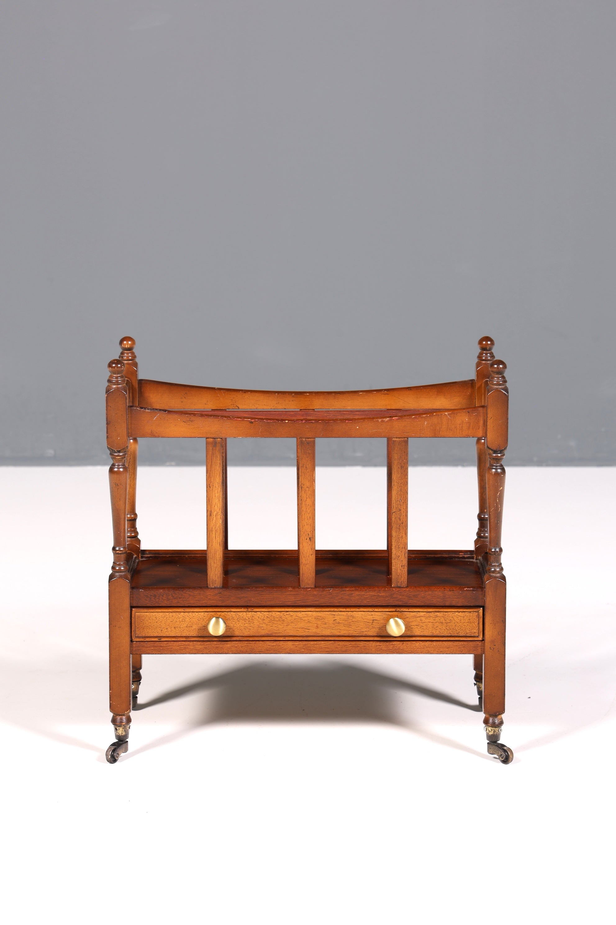 Wunderschöner Englischer Zeitungsständer Magazin Rack Antik 60s Ablage Buchablage