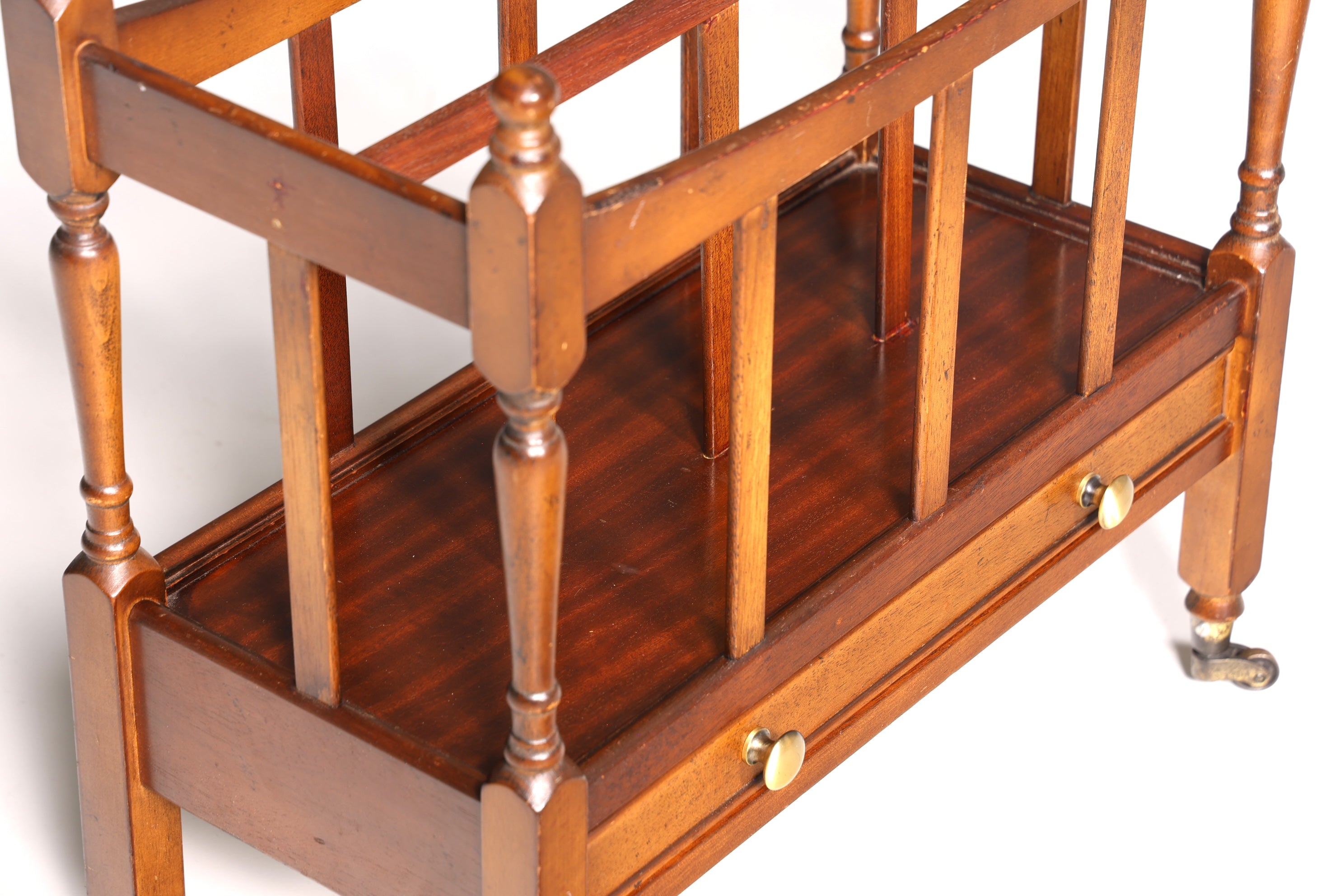 Wunderschöner Englischer Zeitungsständer Magazin Rack Antik 60s Ablage Buchablage