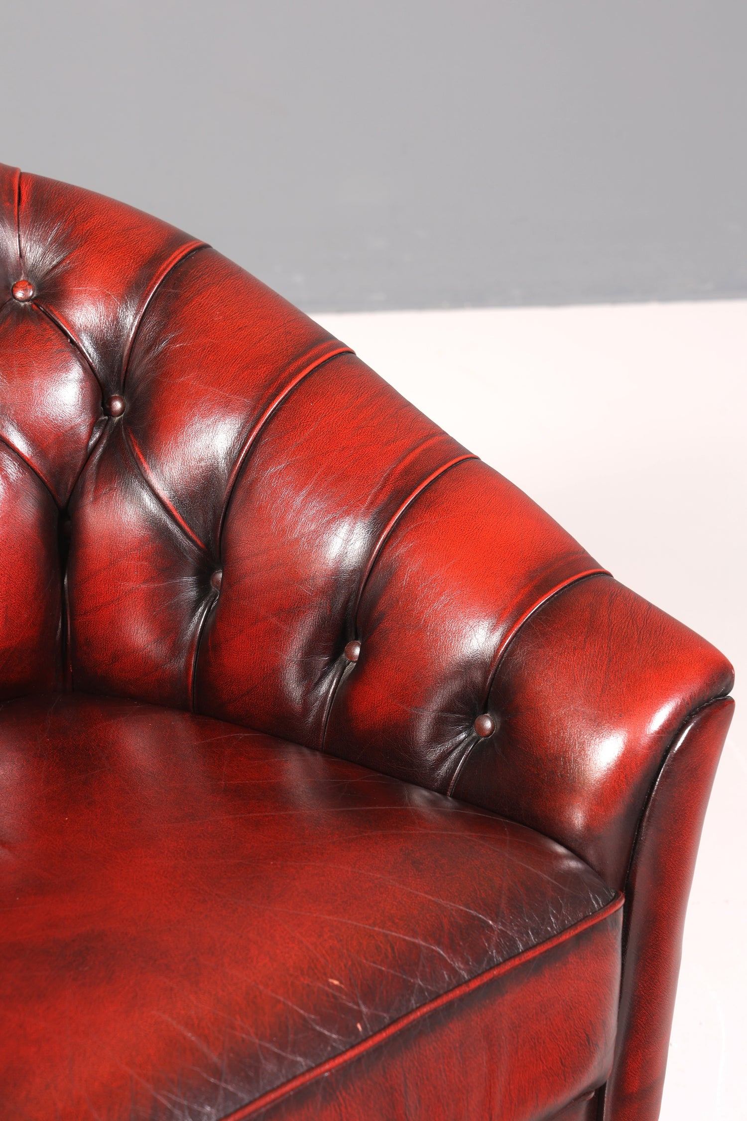 Stilvoller Original Chesterfield Sessel Englischer Armlehnsessel Oxblood Englisch Herrensessel 1 von 2