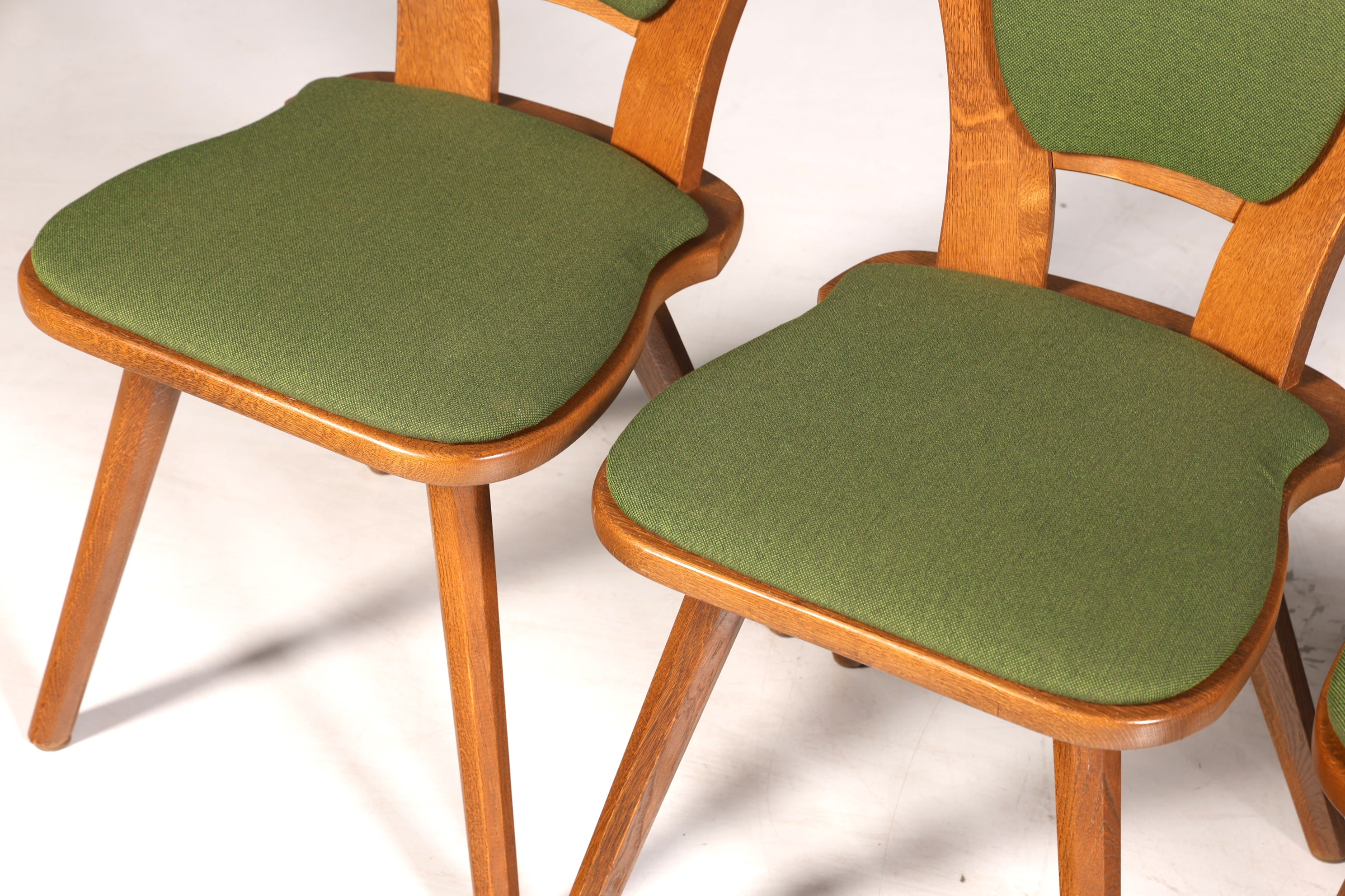 4x Schlichte Landhausstil Stühle mit zwei Hocker Retro Stuhlset Antik Stil Eiche Küchenstühle Bauernstühle Esszimmer Stühle