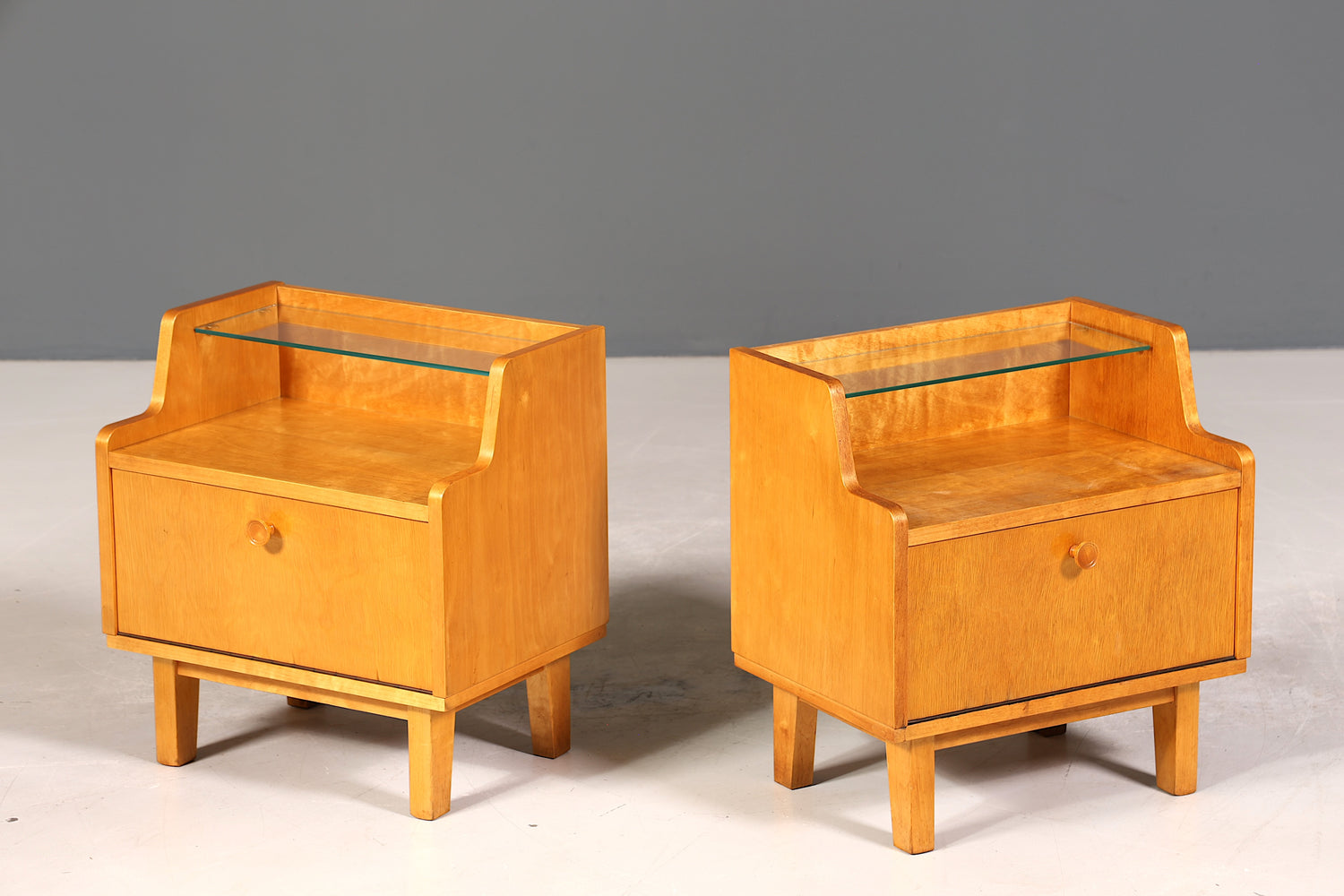 Schlichte Mid Century Kommode Vintage Klappschränkchen Danish Design Nachttisch 2 von 2