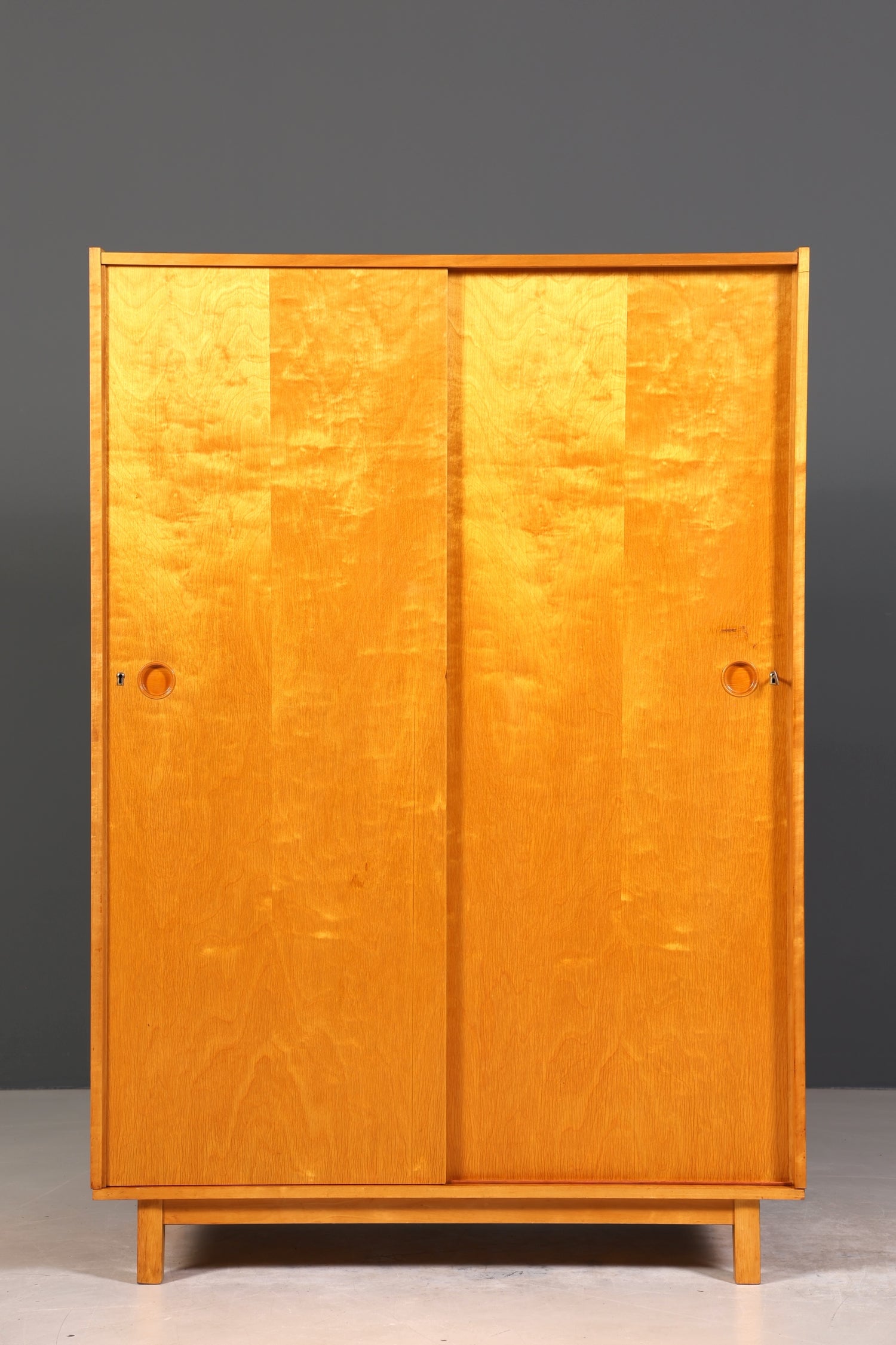 Traumhafter Mid Century Kleiderschrank Schiebetür Schrank Vintage Schrank Retro Wäscheschrank