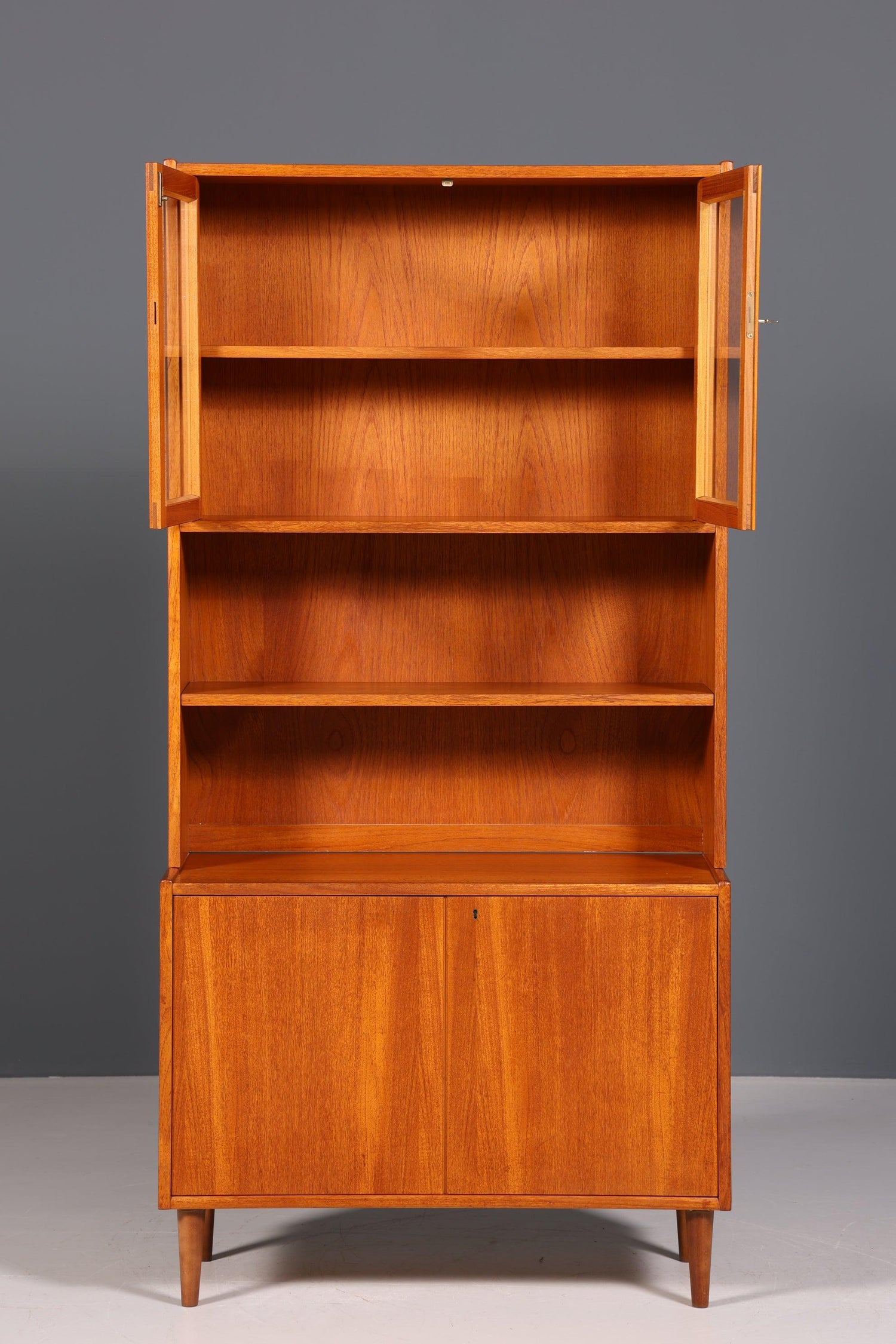 Stilvolles Mid Century Regal Danish Design Teak Holz Schrank Vitrine Retro Kommode Vintage Bücherregal 60er Jahre