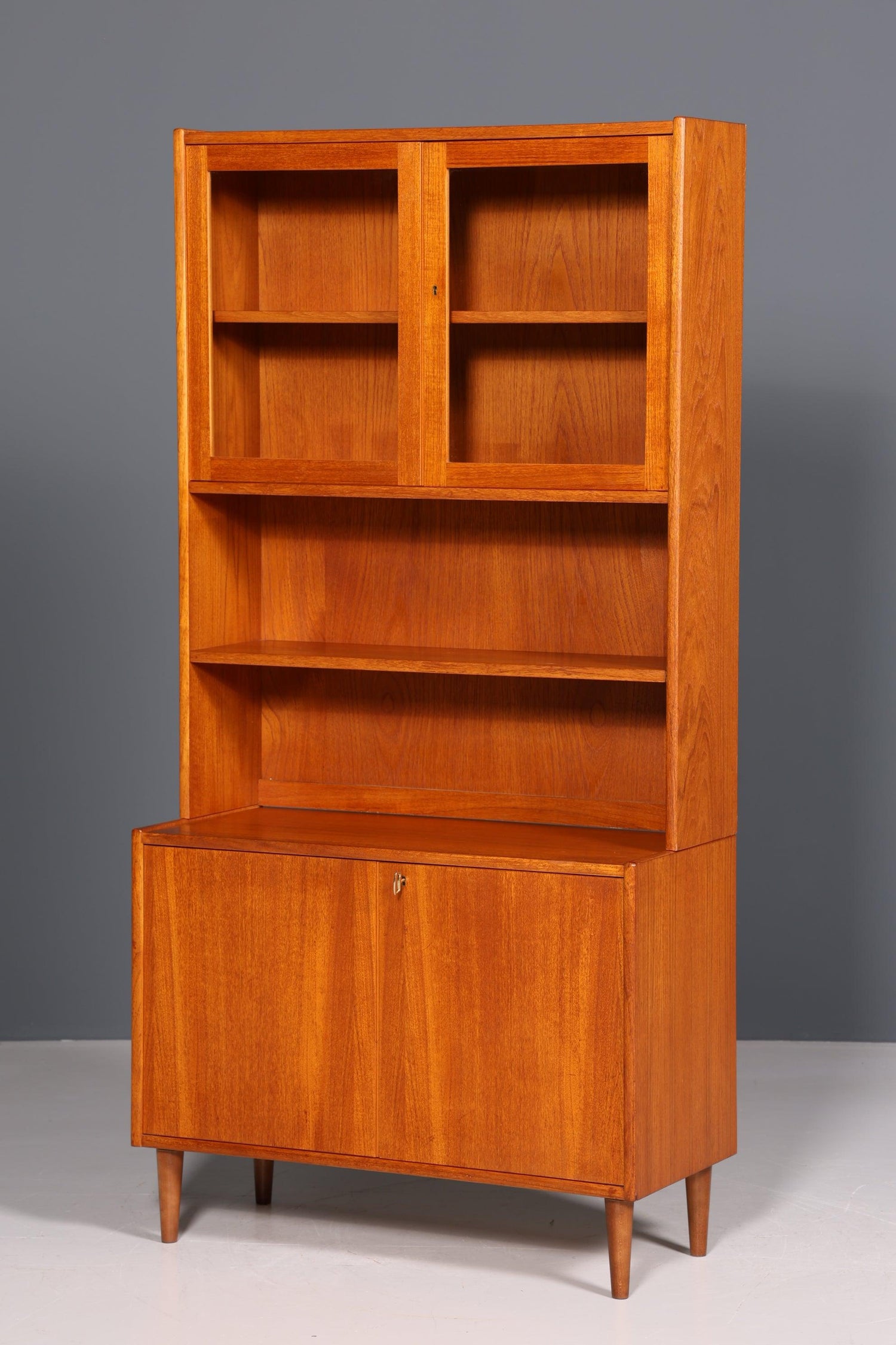 Stilvolles Mid Century Regal Danish Design Teak Holz Schrank Vitrine Retro Kommode Vintage Bücherregal 60er Jahre