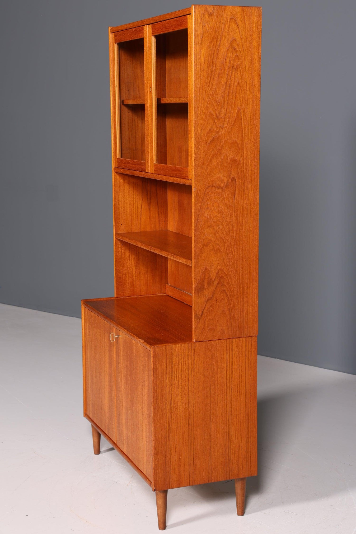 Stilvolles Mid Century Regal Danish Design Teak Holz Schrank Vitrine Retro Kommode Vintage Bücherregal 60er Jahre