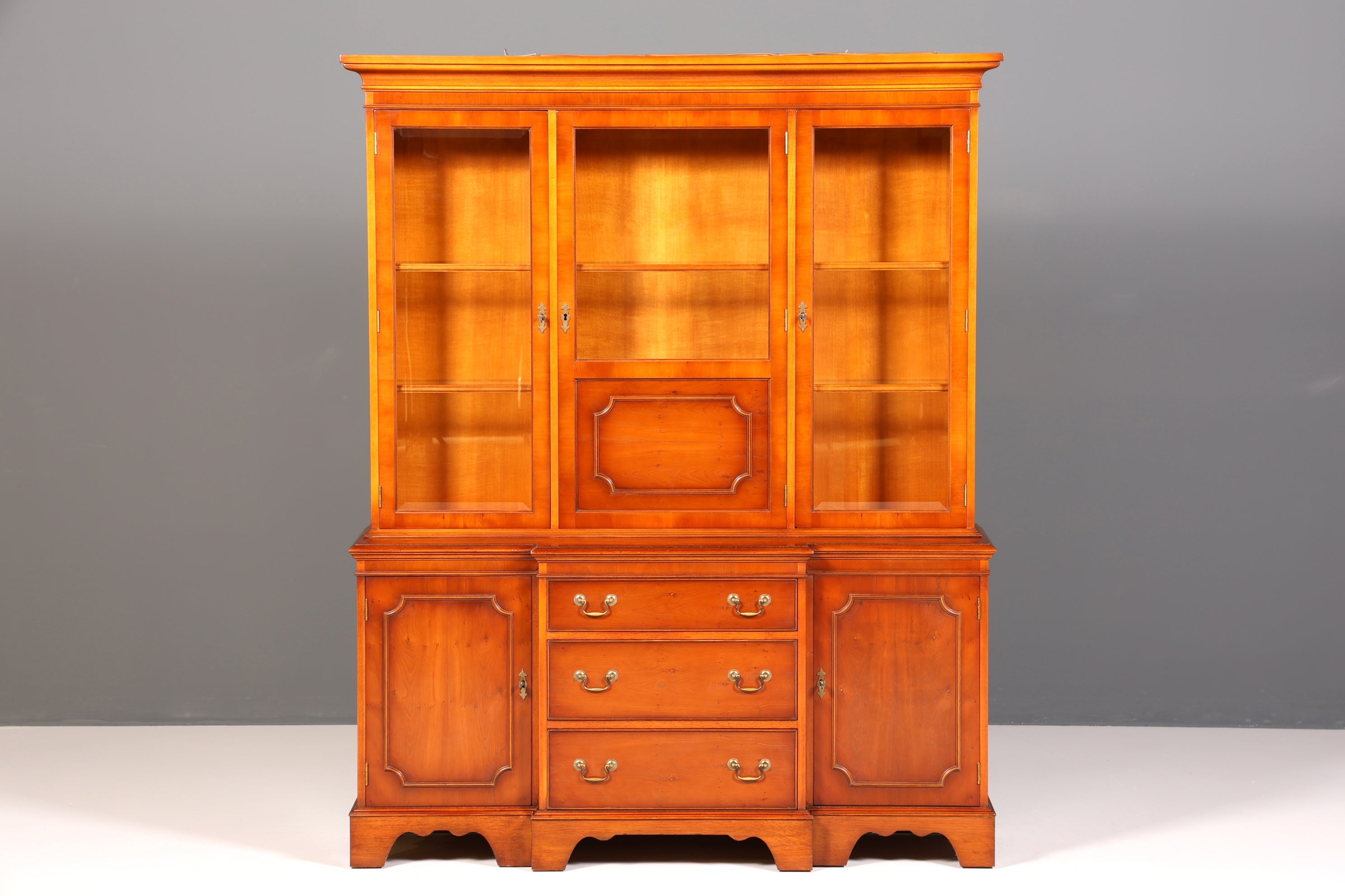 Wunderschöne Englische Vitrine Bücherschrank Buffet Antik Stil Englisch Eibe Glasvitrine Bibliothek