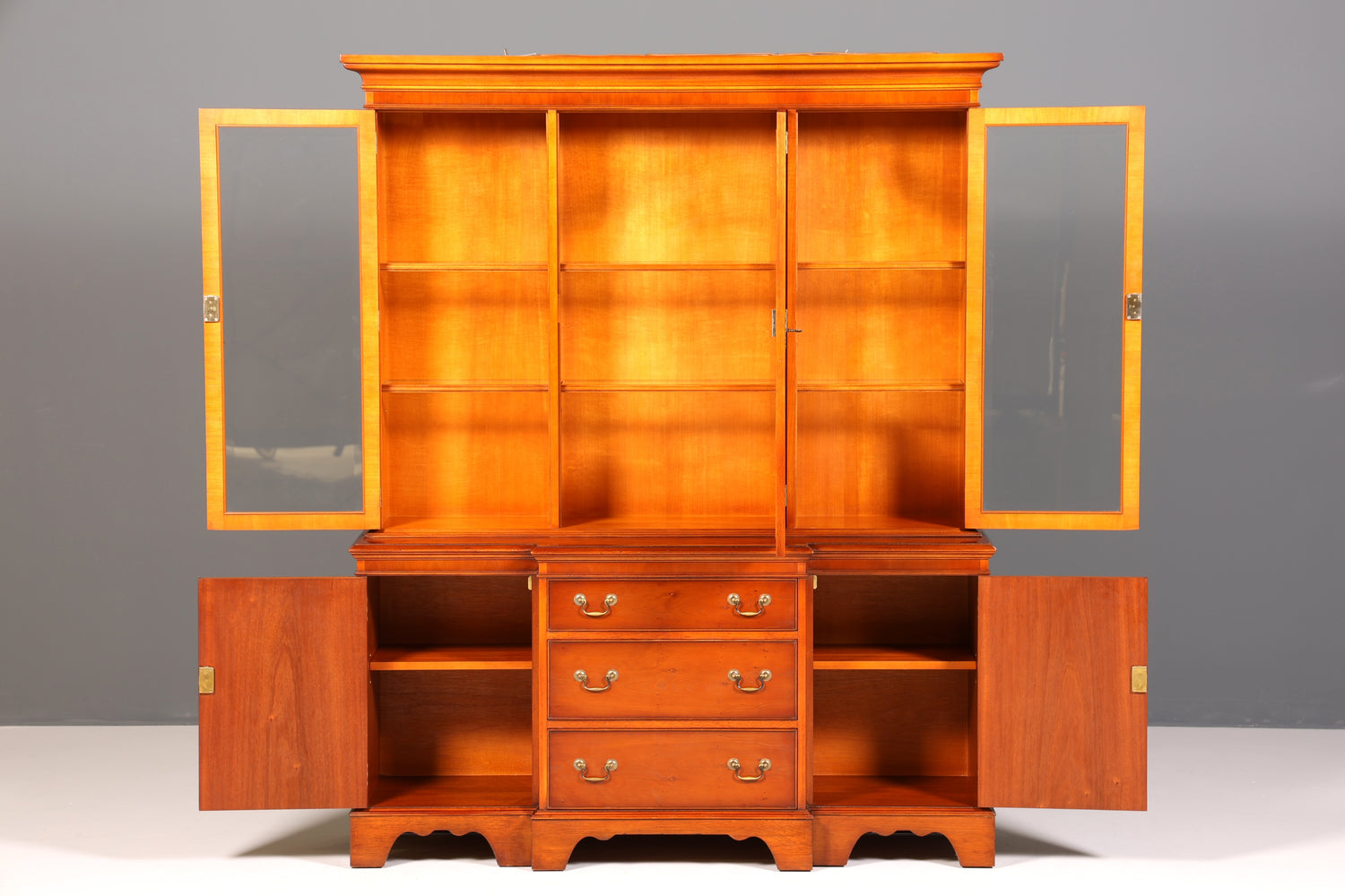 Wunderschöne Englische Vitrine Bücherschrank Buffet Antik Stil Englisch Eibe Glasvitrine Bibliothek