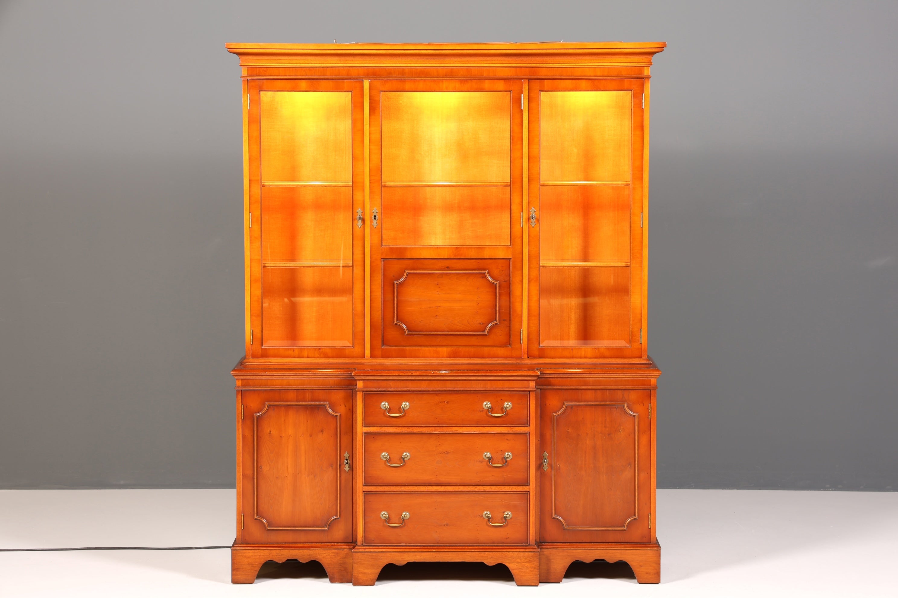 Wunderschöne Englische Vitrine Bücherschrank Buffet Antik Stil Englisch Eibe Glasvitrine Bibliothek