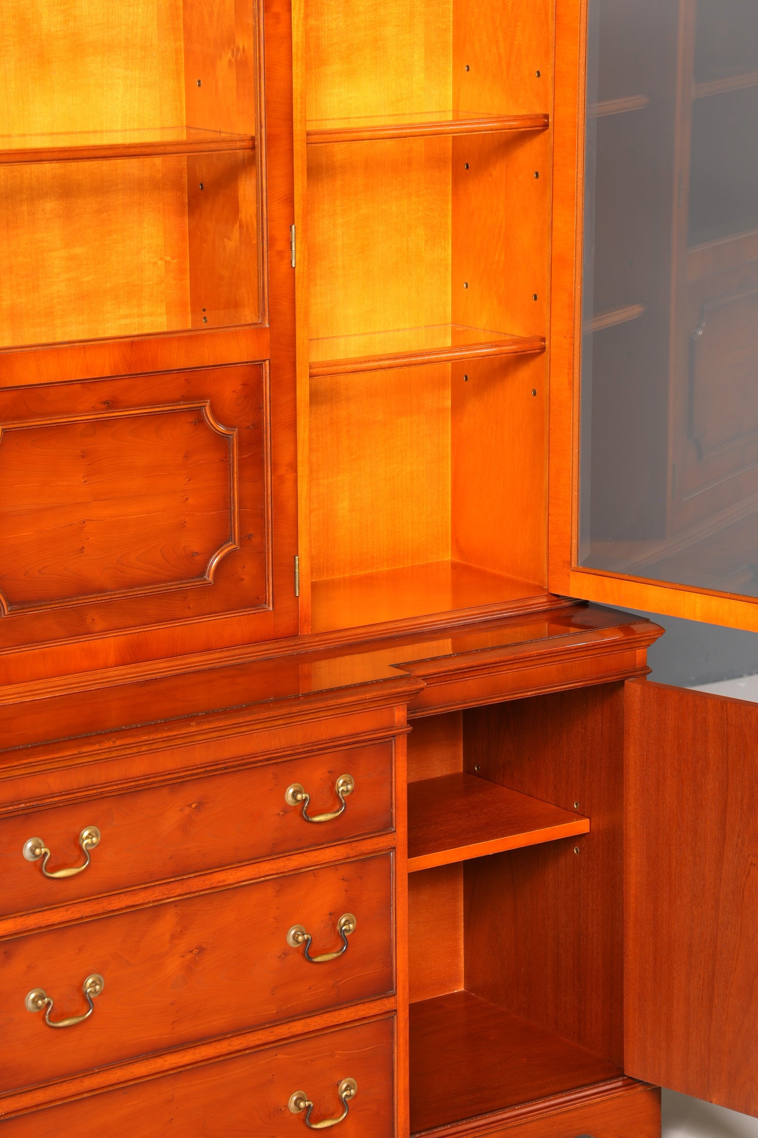 Wunderschöne Englische Vitrine Bücherschrank Buffet Antik Stil Englisch Eibe Glasvitrine Bibliothek