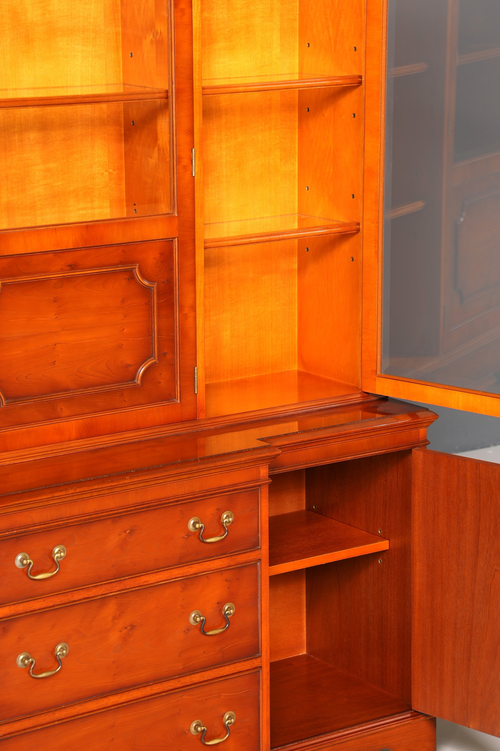 Wunderschöne Englische Vitrine Bücherschrank Buffet Antik Stil Englisch Eibe Glasvitrine Bibliothek