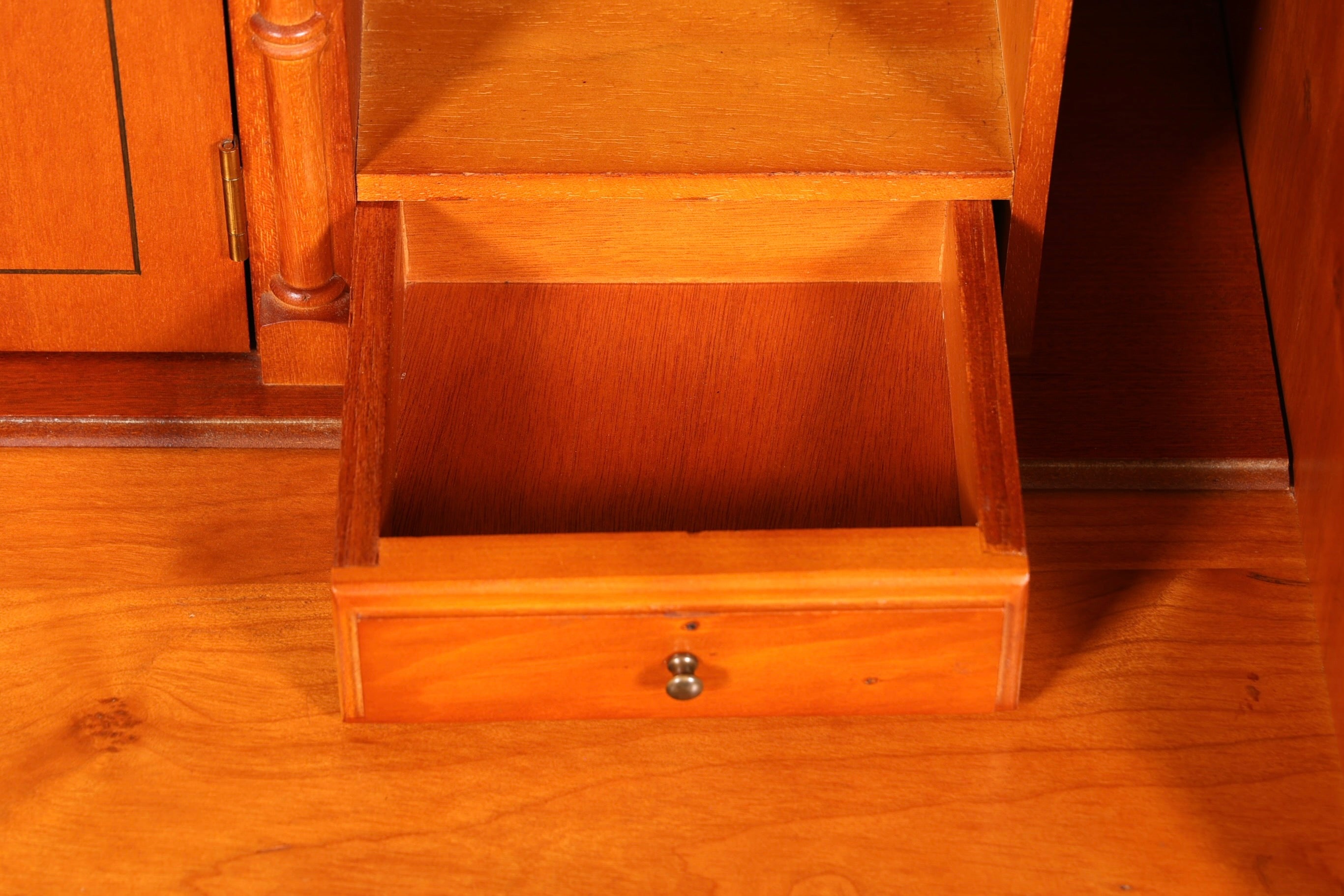 F221 Finish cm Wunderschöner Englischer Sekretär Eibe Schreibkommode Antik Stil Kommode UK Schreibtisch