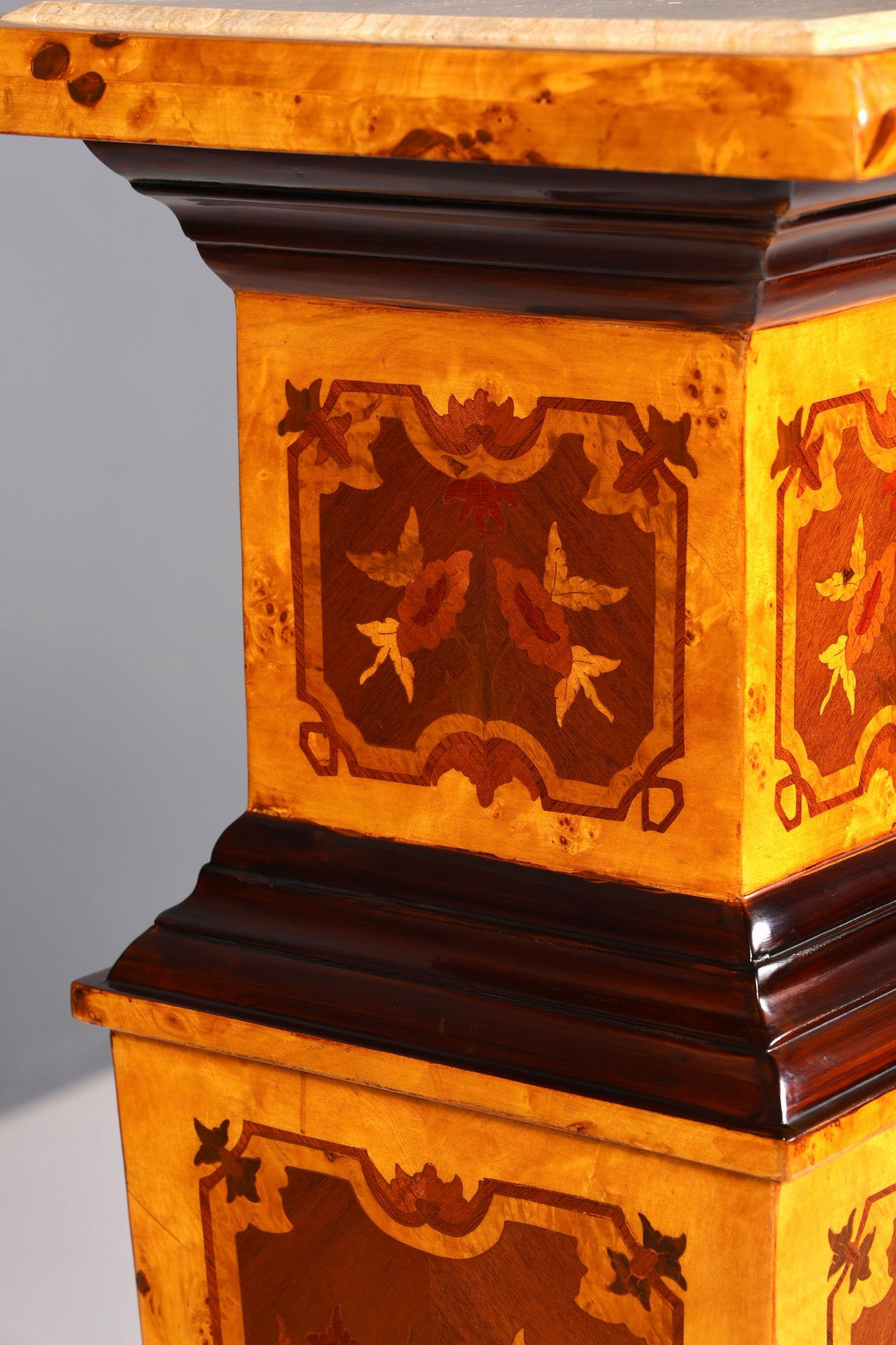 Traumhafte Barock Stil Säule Louis XV Blumensäule Naturstein Marmor Ablage Tisch