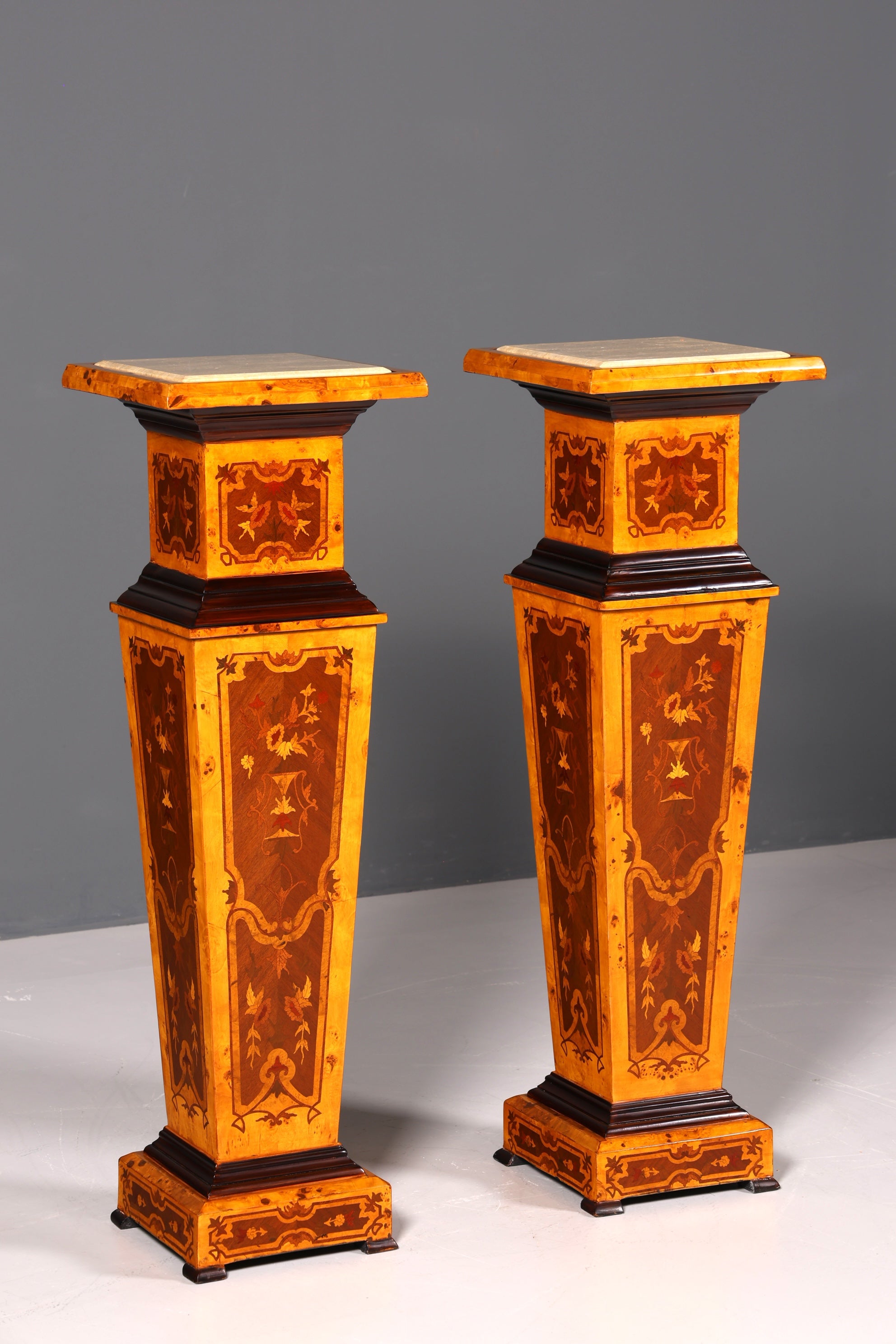 Traumhafte Barock Stil Säule Louis XV Blumensäule Naturstein Marmor Ablage Tisch