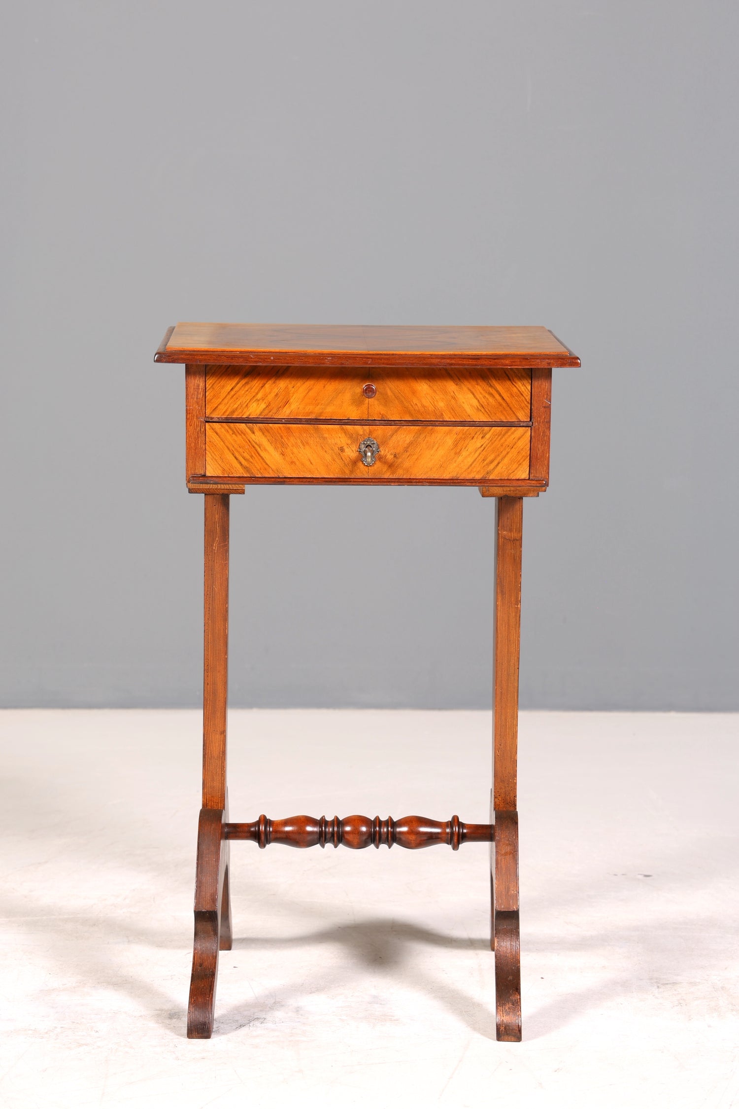 Stilvoller Gründerzeit Beistelltisch Louis Philippe Nähtisch Antik Ablagetisch um 1880