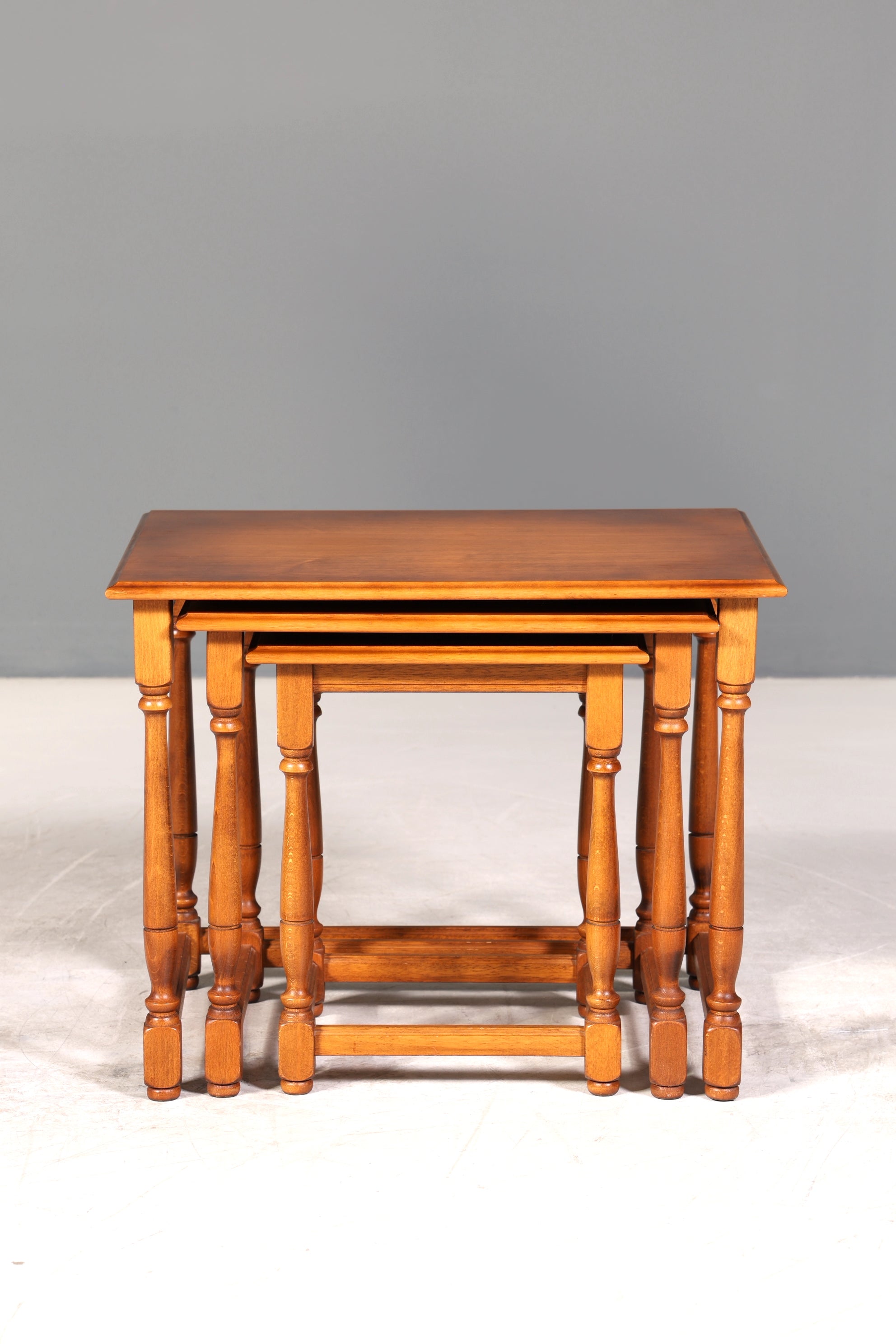 Filigranes Englisches Tisch Set Couchtisch Englisch Antik Stil 3er Satz Ablagetisch Holz Beistelltisch