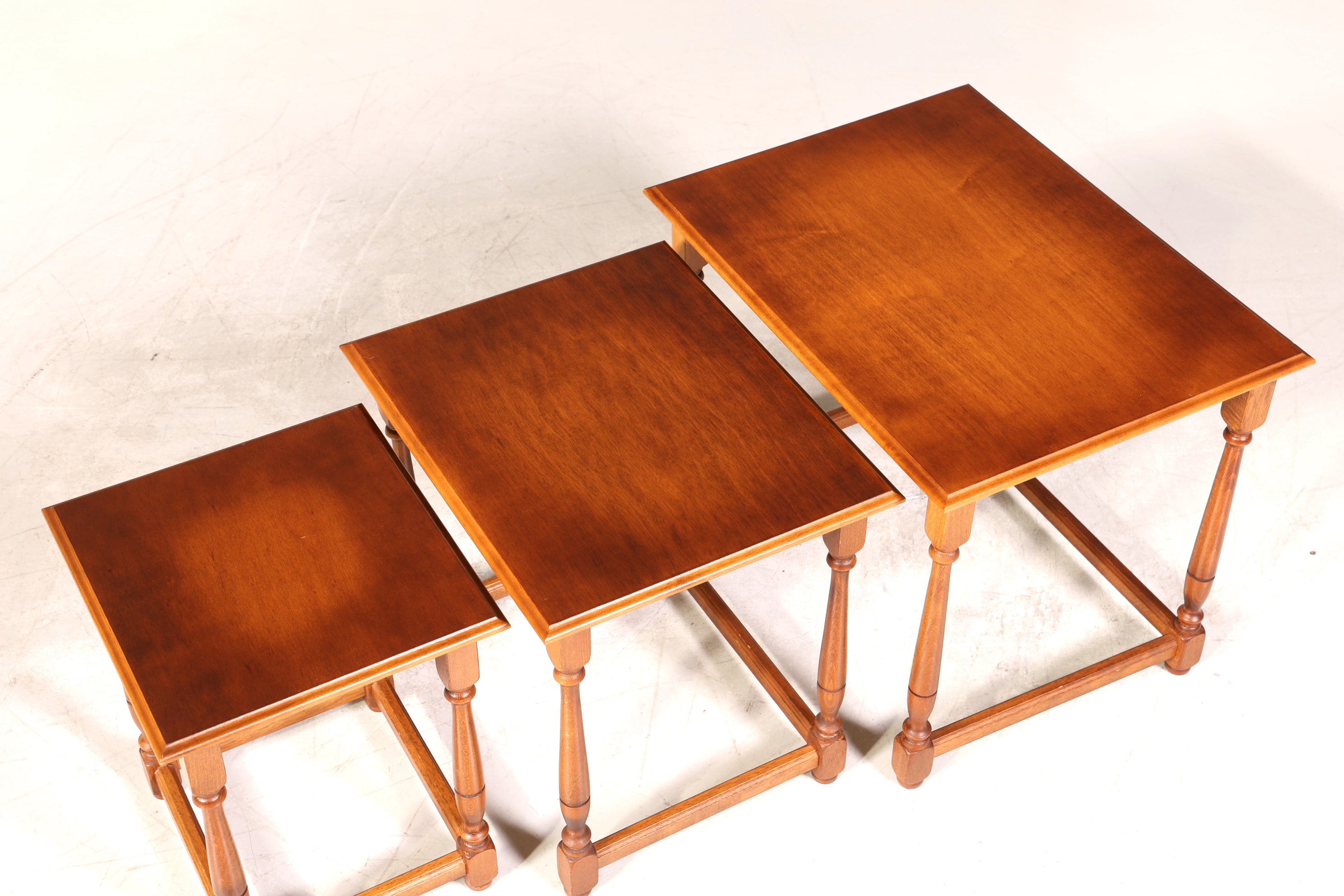 Filigranes Englisches Tisch Set Couchtisch Englisch Antik Stil 3er Satz Ablagetisch Holz Beistelltisch