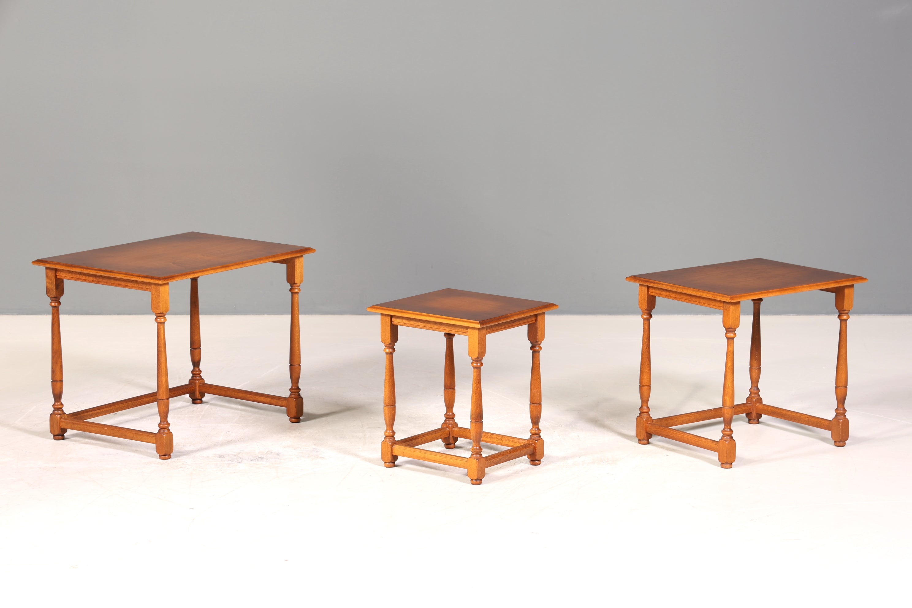 Filigranes Englisches Tisch Set Couchtisch Englisch Antik Stil 3er Satz Ablagetisch Holz Beistelltisch