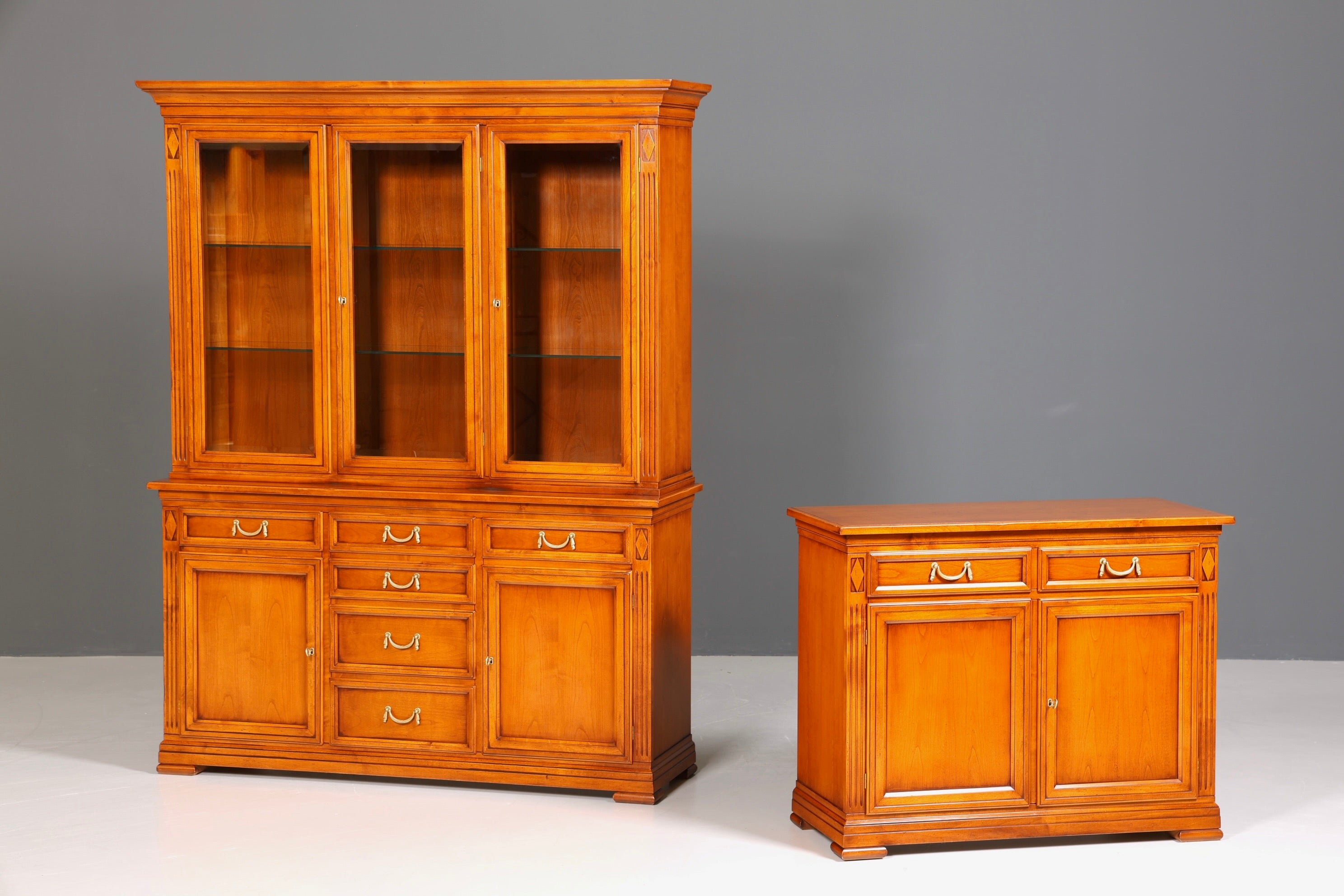 Traumhafte Original Selva Vitrine Antik Stil massiv Holz Buffet Villa Borghese Schrank Regal