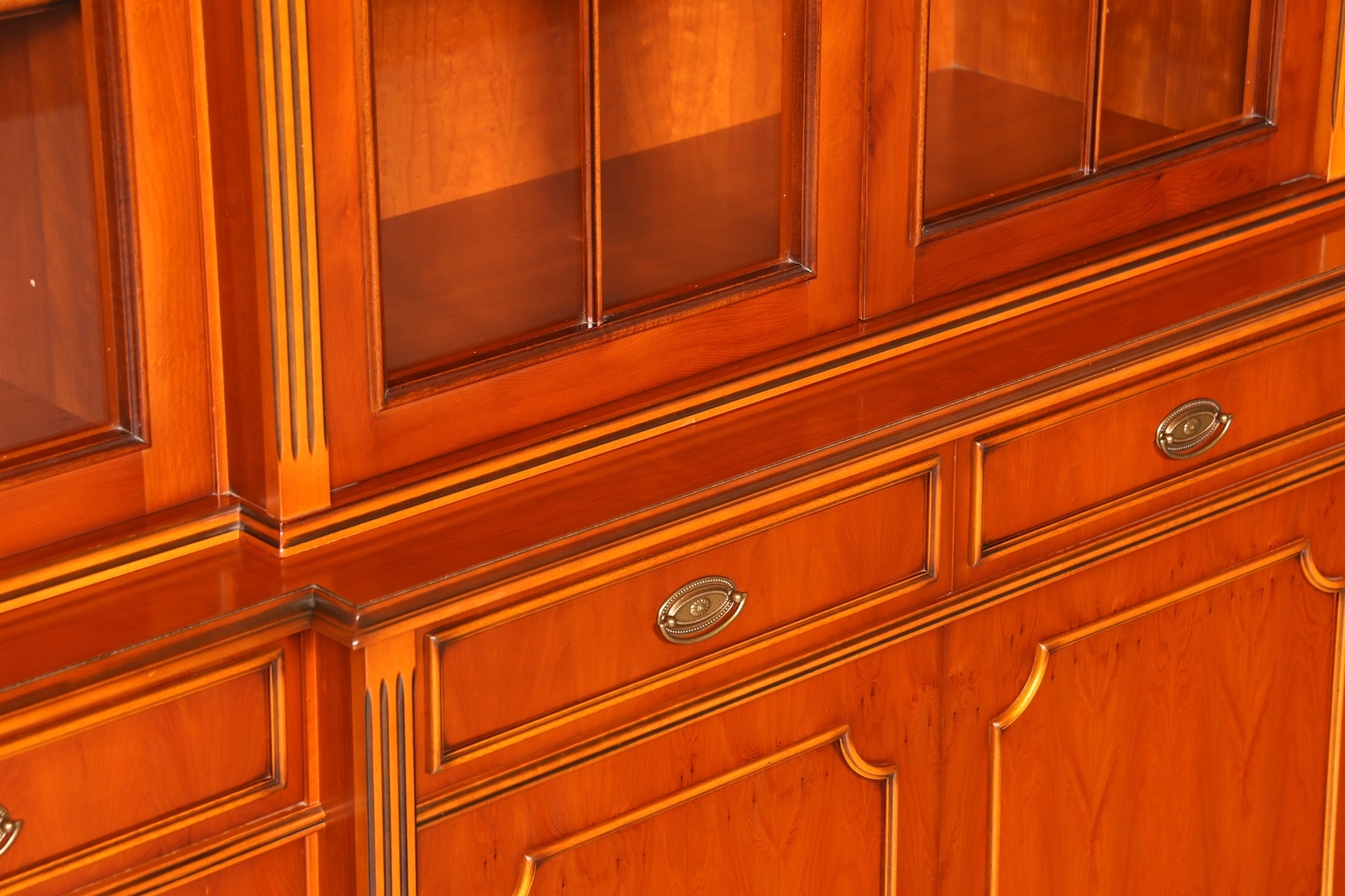 Wunderschöne Englische Vitrine Bücherschrank Buffet Antik Stil Englisch Eibe Glasvitrine Bibliothek