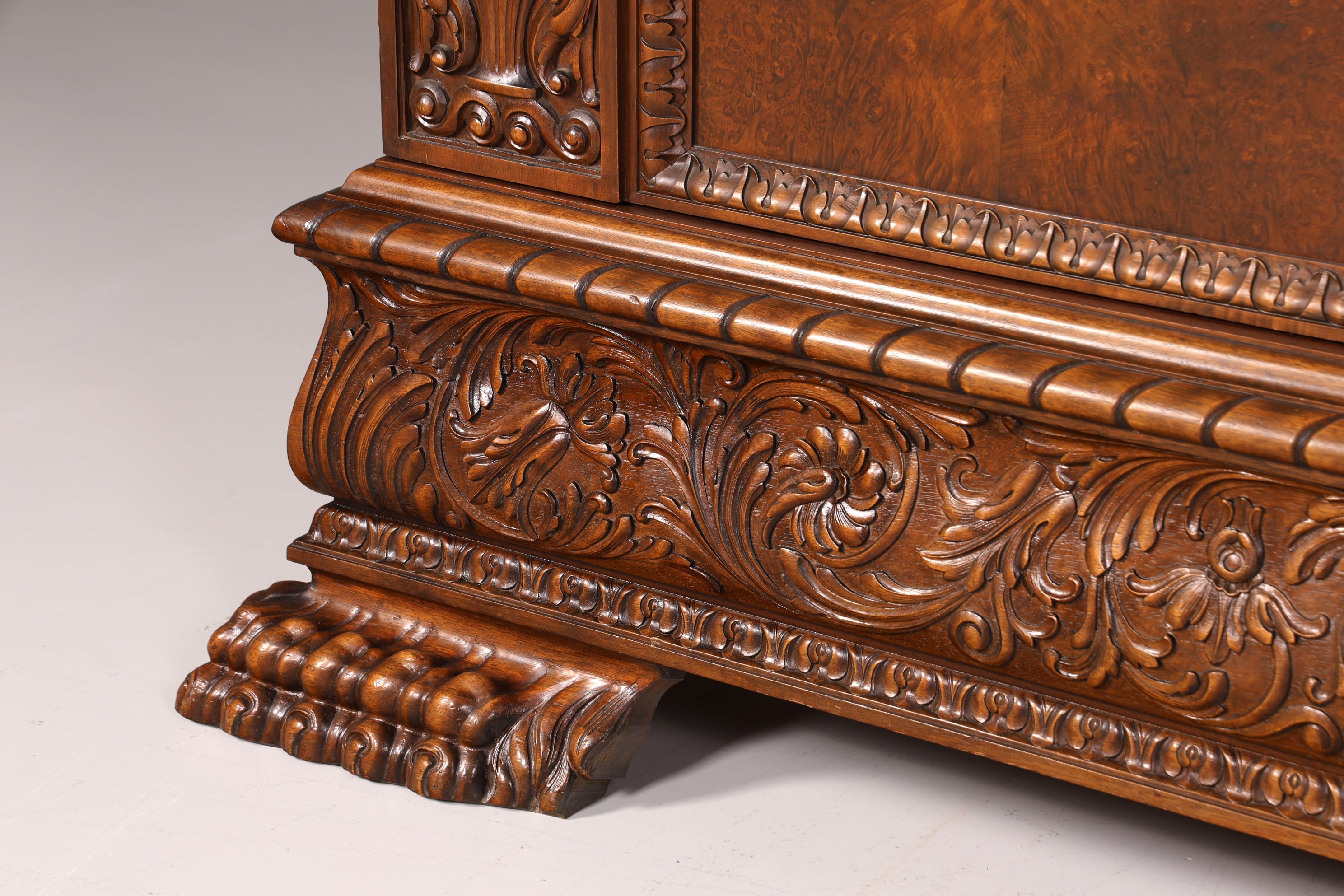 Wunderschöner Neorenaissance Bücherschrank Antik Vitrine Herrenzimmer Gründerzeit Buffet Schrank Regal Kanzlei