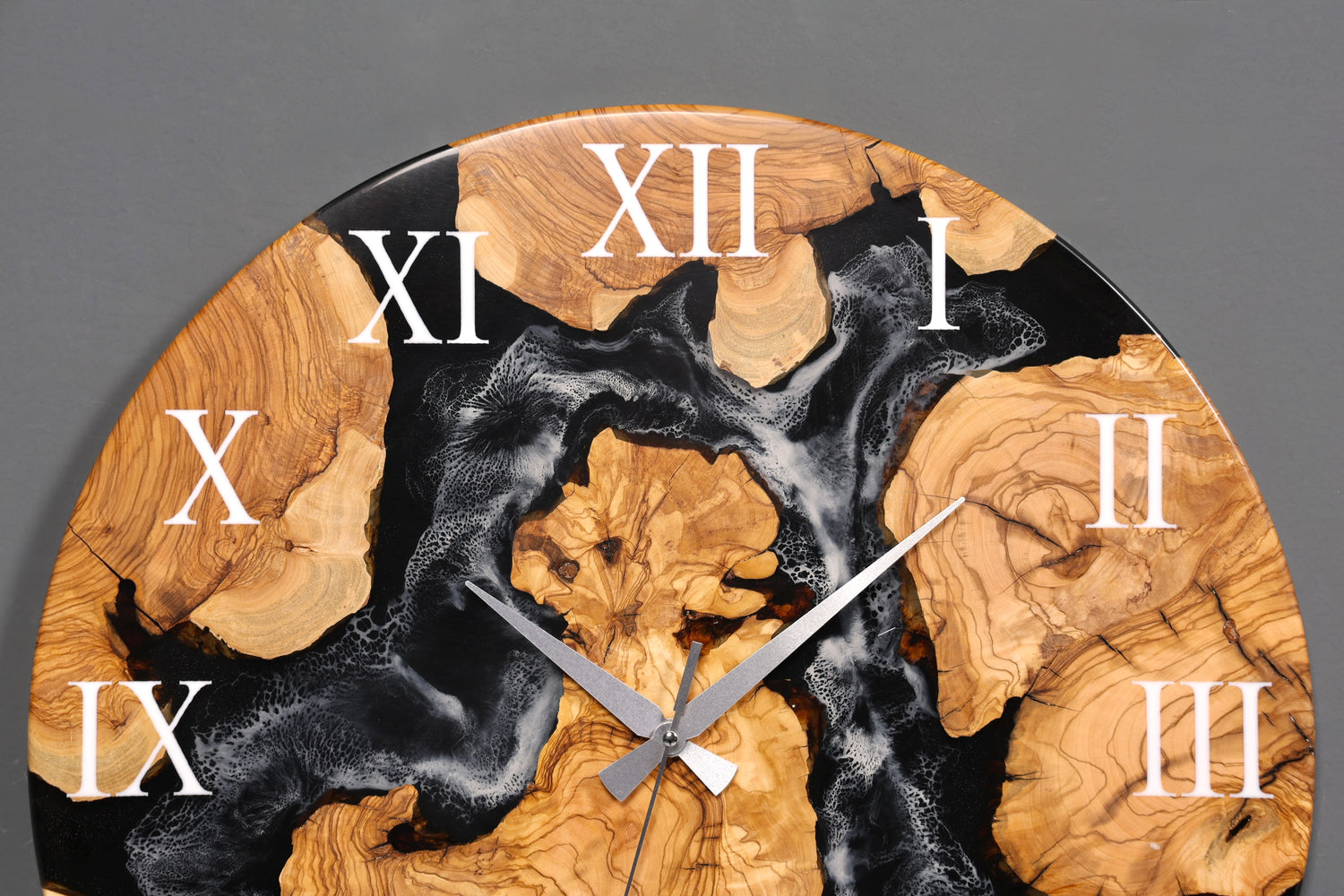 Wunderschöne Handgefertigte Epoxidharz Wanduhr Olivenbaum Uhr Black Epoxy Analog Uhr