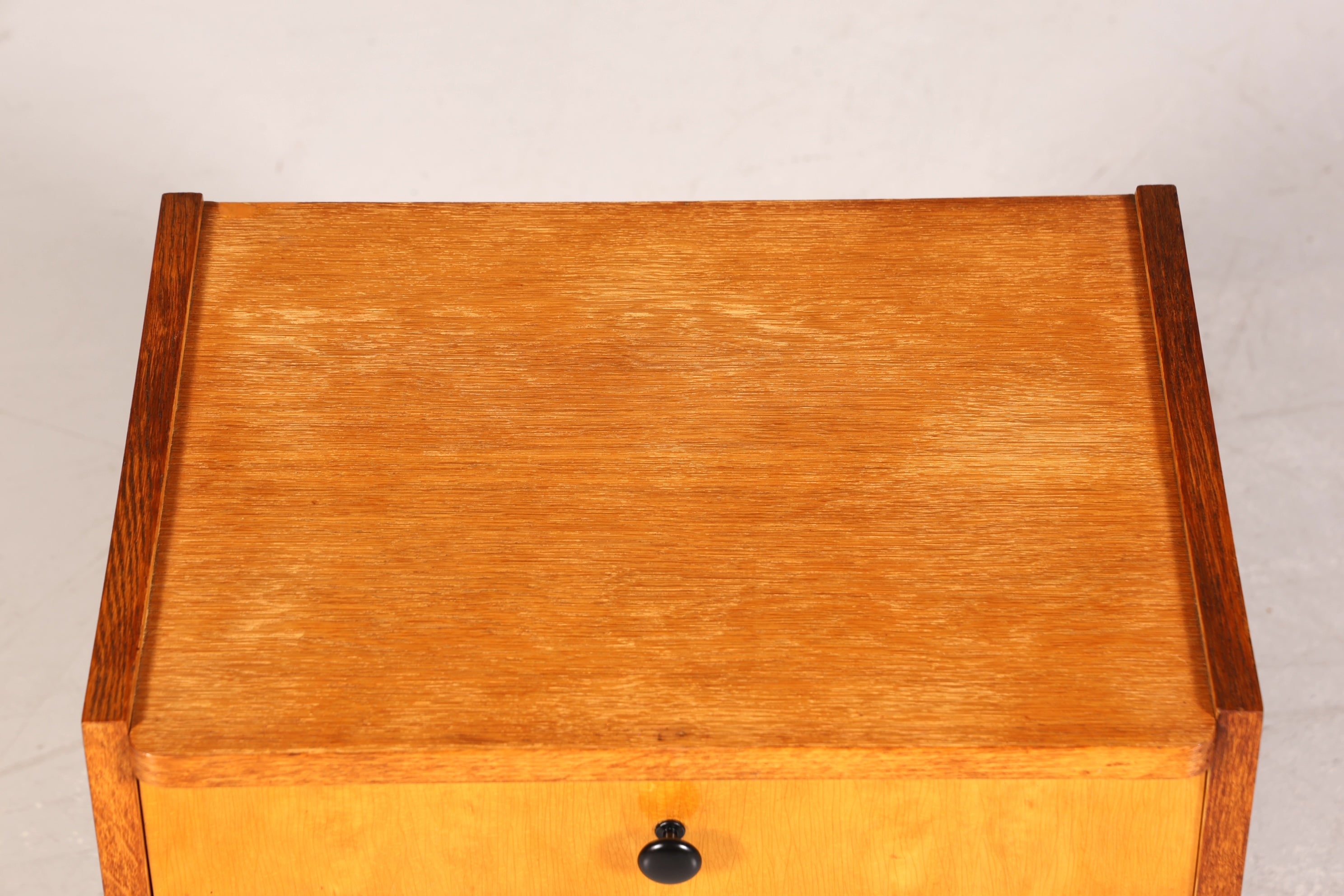 Schlichte Mid Century Kommode Vintage Nachttisch 60s Schubladenkommode 1 von 2
