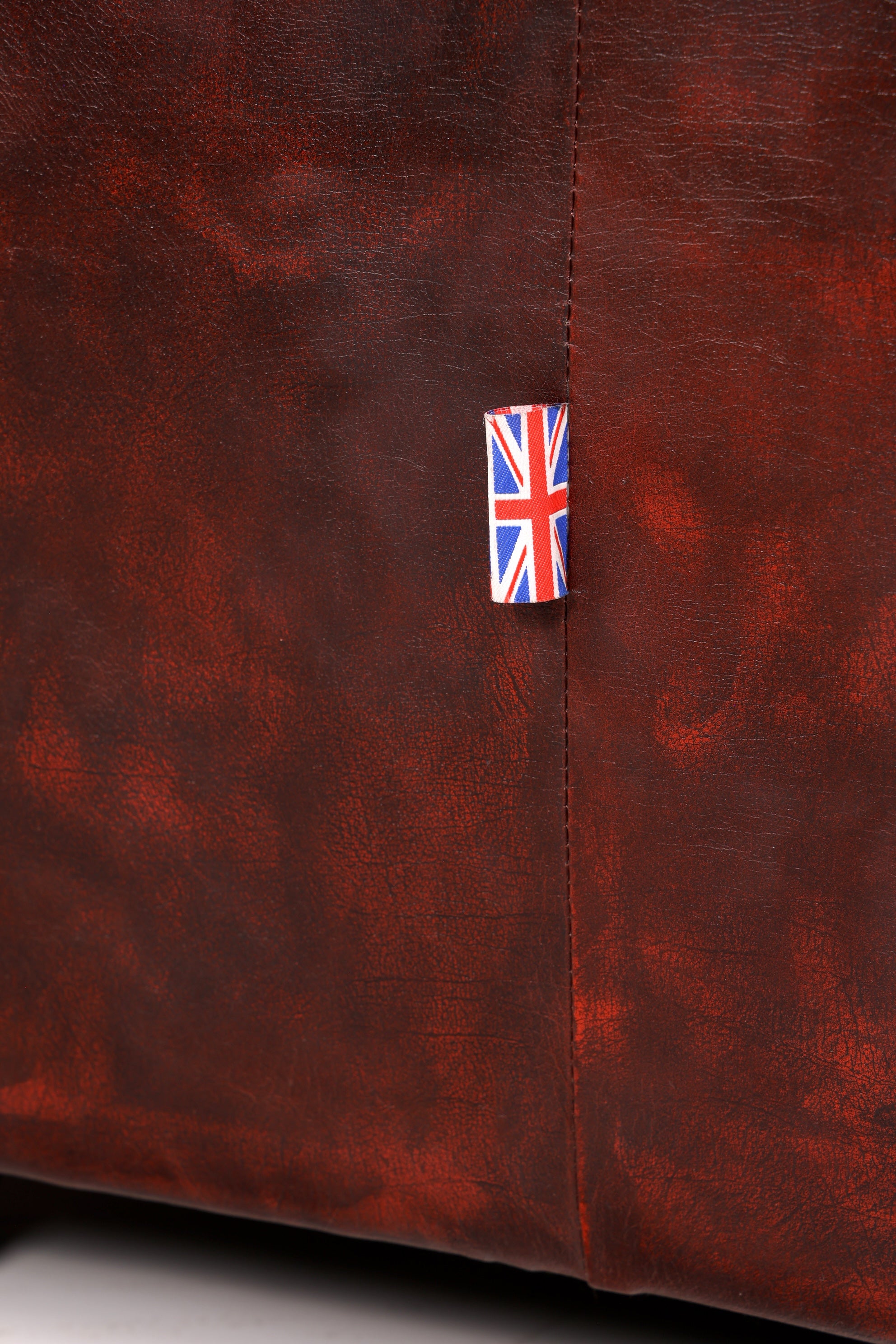 Wunderschönes Original Chesterfield 2er Sofa Englisch Oxblood Leder 2- Sitzer Couch