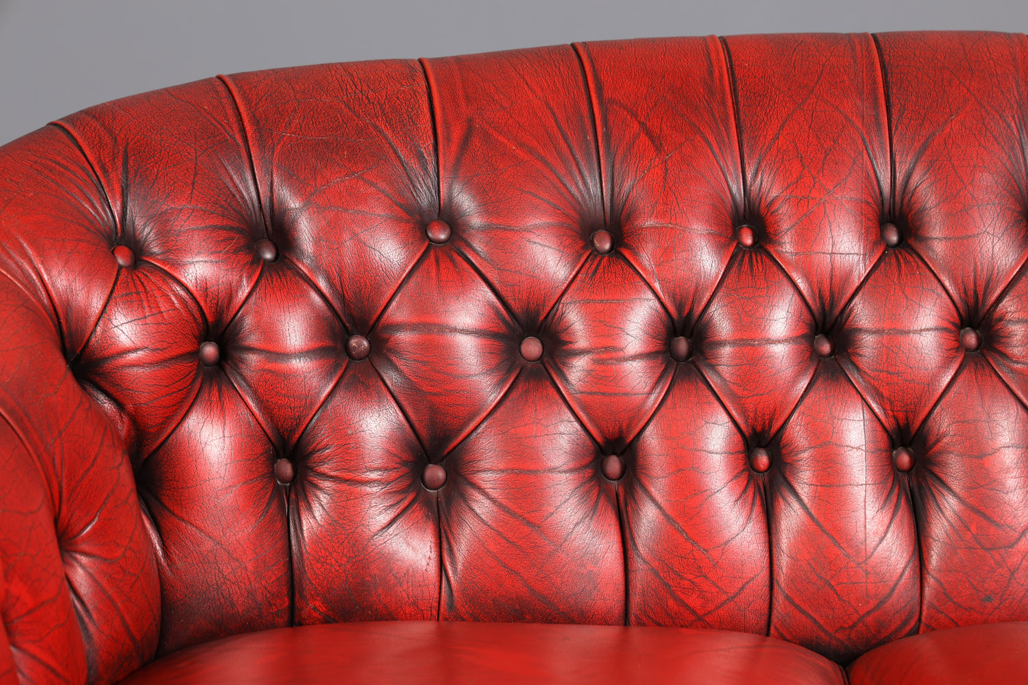 F846 Finish Wunderschönes Original Chesterfield 2er Sofa Englisch Oxblood Leder 2- Sitzer Couch