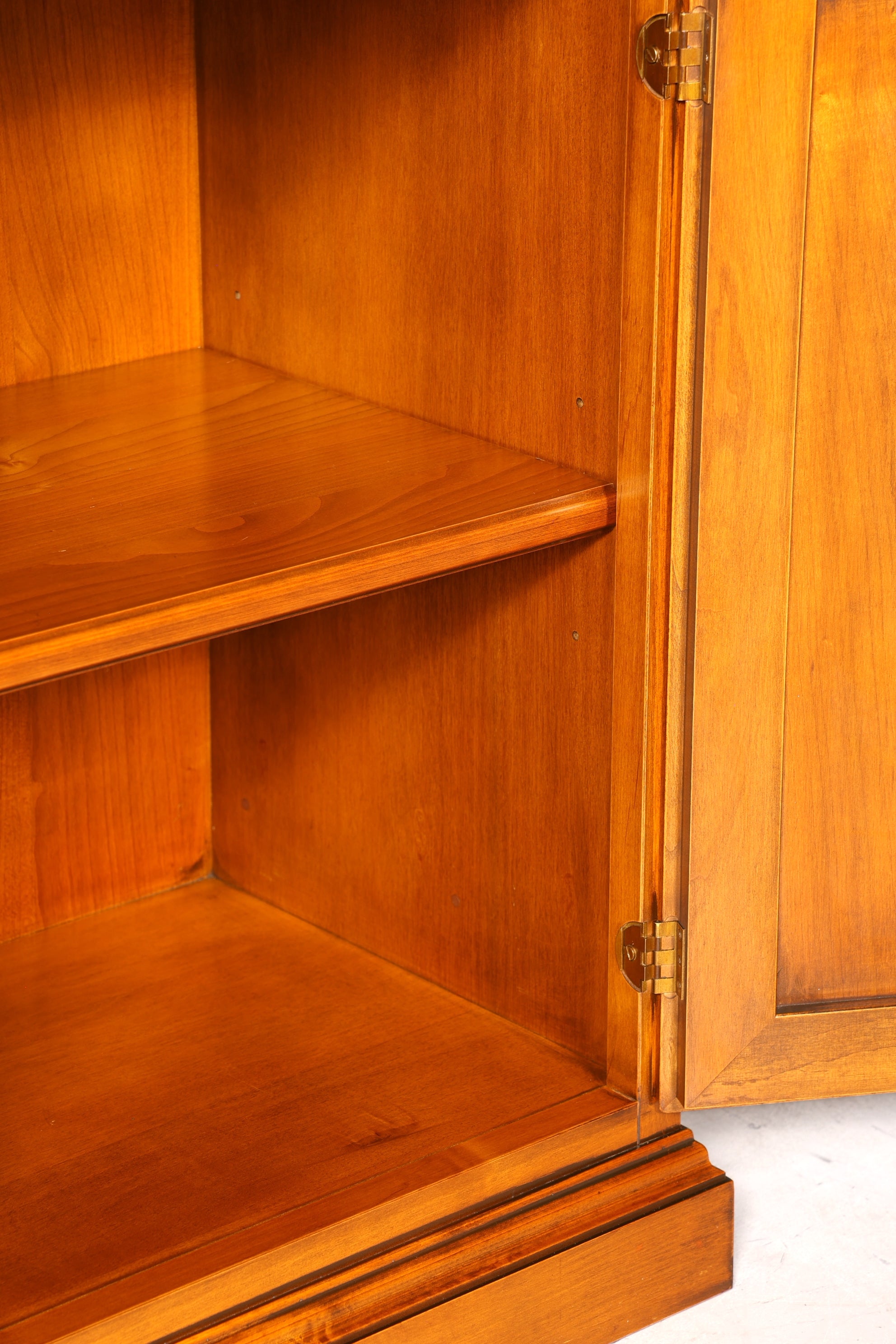 Traumhafte Original Selva Vitrine Antik Stil massiv Holz Geschirrschrank Villa Borghese Schrank 1 von 2