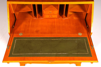 Wunderschöner Englischer Sekretär Eibe Schreibkommode Antik Stil Kommode UK Schreibtisch