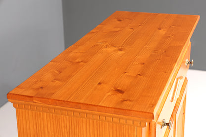 Traumhafter Schrank im Gründerzeit Antik Stil Weichholz Vertiko Landhaus Stil Halbschrank 70er Jahre