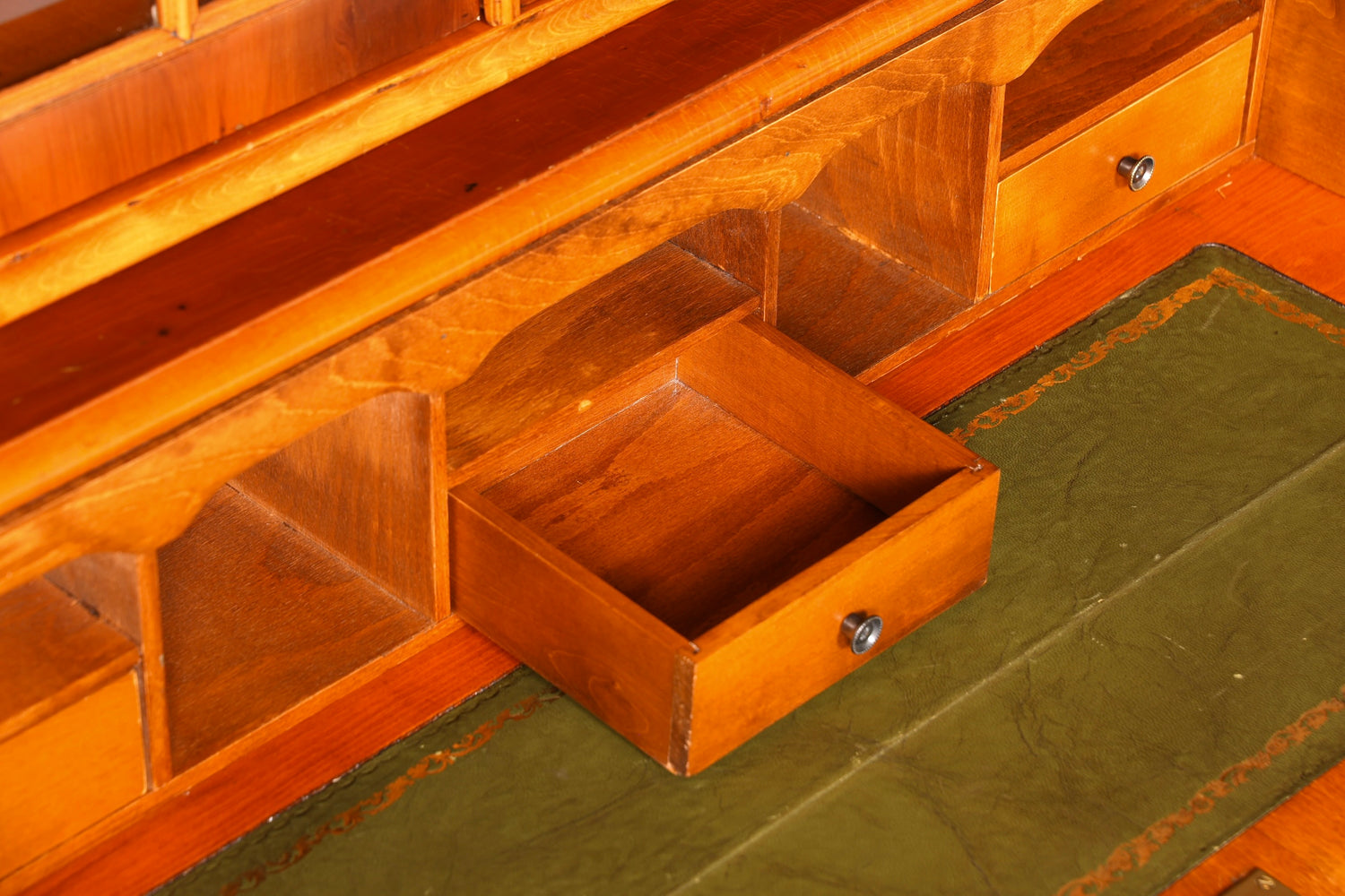 Traumhafte Englische Vitrine Bücherschrank Buffet Antik Stil Englisch Eibe Glasvitrine Bibliothek