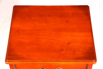 Wunderschöne Englische Kommode Eibe echt Holz Nachttisch Telefontisch Beistelltisch Ablagetisch