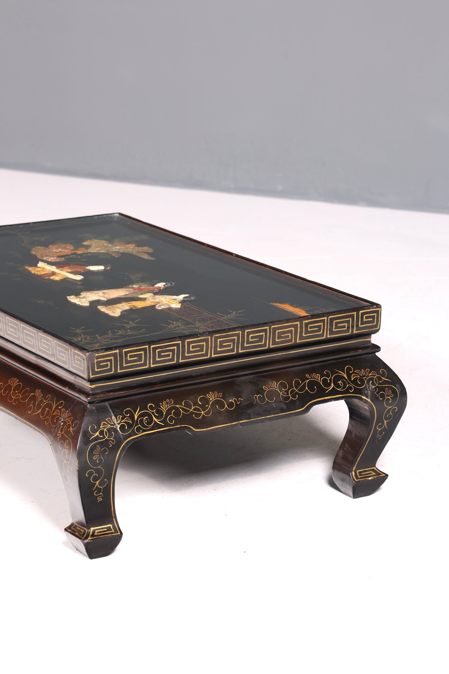 Traumhafter Chinesischer Couchtisch Asia Tisch Ablagetisch mit Asiatischen Motiven