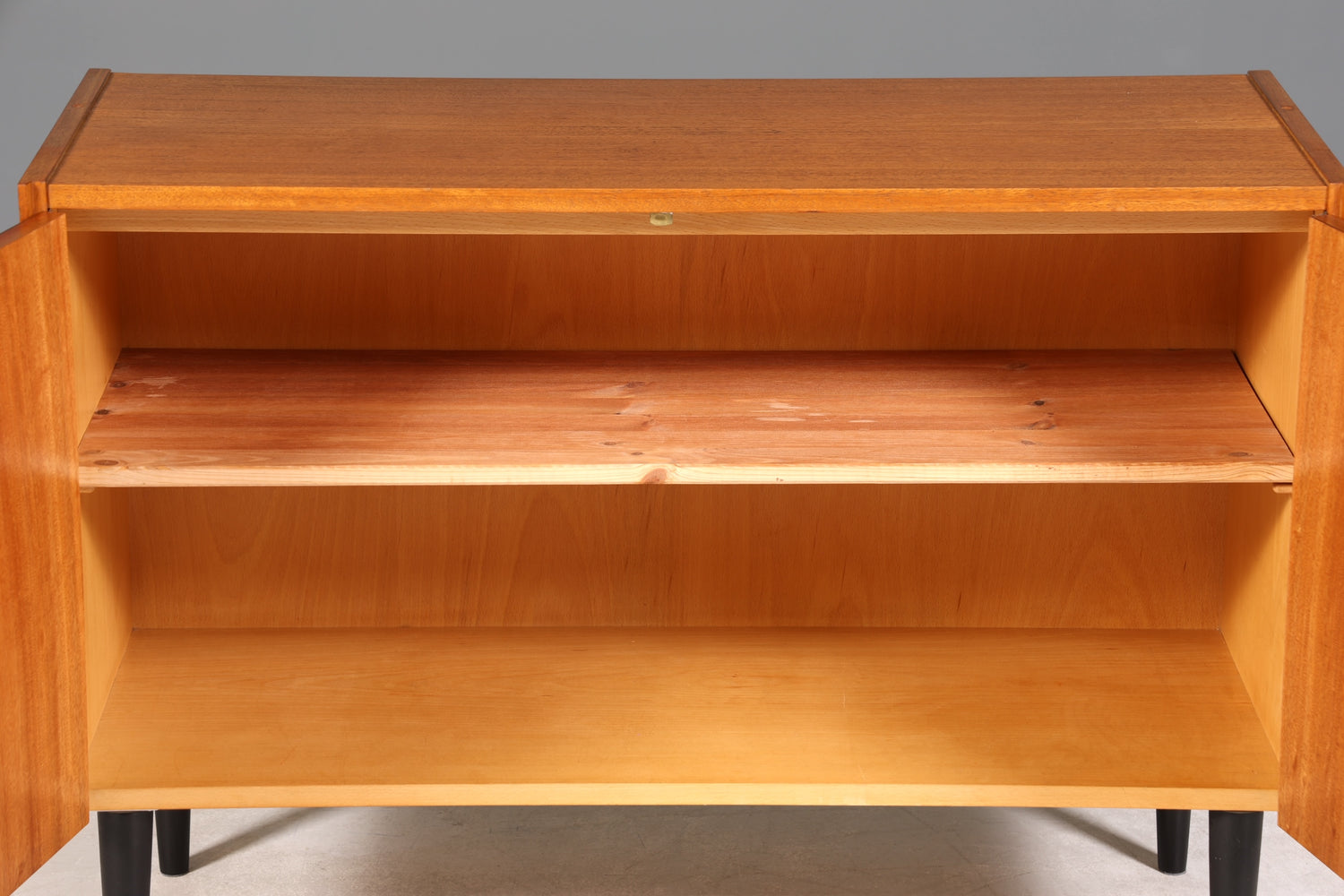 Schlichter Mid Century Schrank Vintage Retro Kommode Flur Kommode 60s VEB Regal Sideboard 3 von 3
