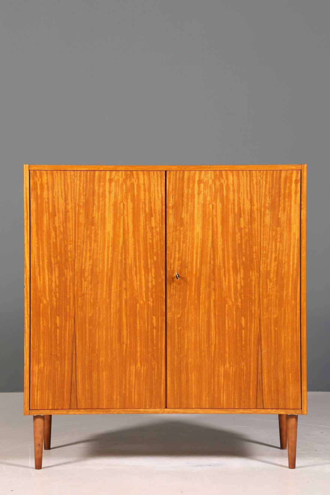 Wunderschöner Mid Century Schrank 60er Jahre Wäscheschrank Aktenschrank Kommode Kleiderschrank