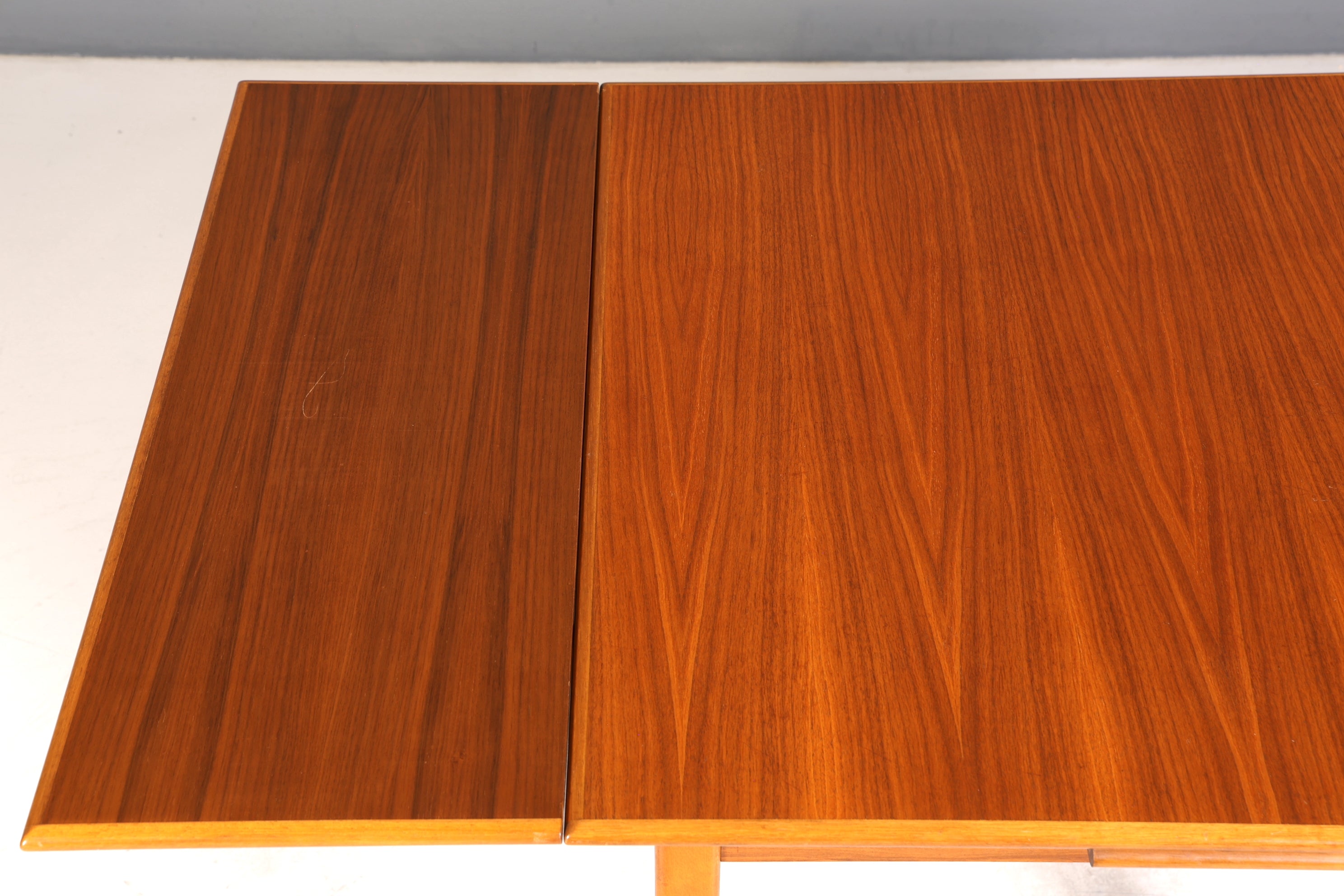 Traumhafter Mid Century Esstisch ausziehbarer Danish Design Teak Holz Küchentisch Esszimmer Tisch