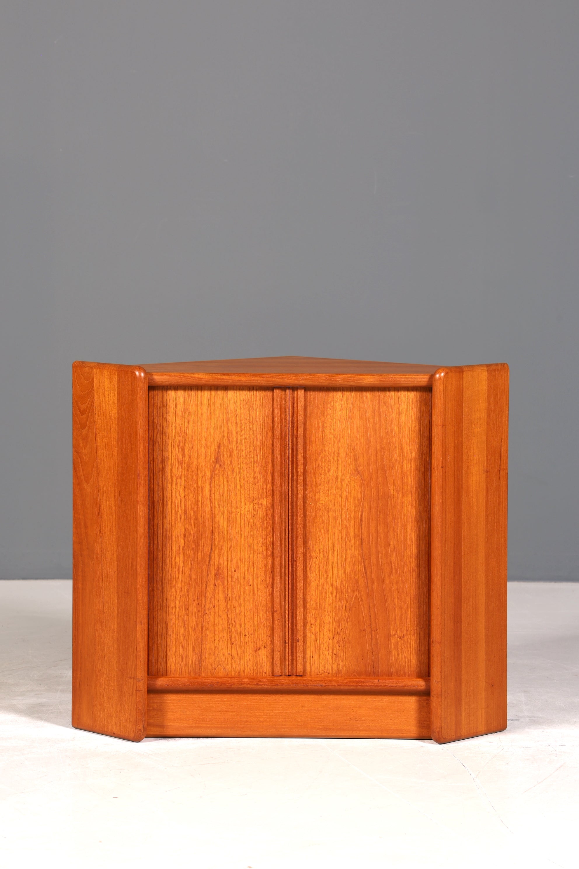Wunderschöner Mid Century Eckschrank Original Dyrlund Schrank Danish Design Teak Holz Regal 60s