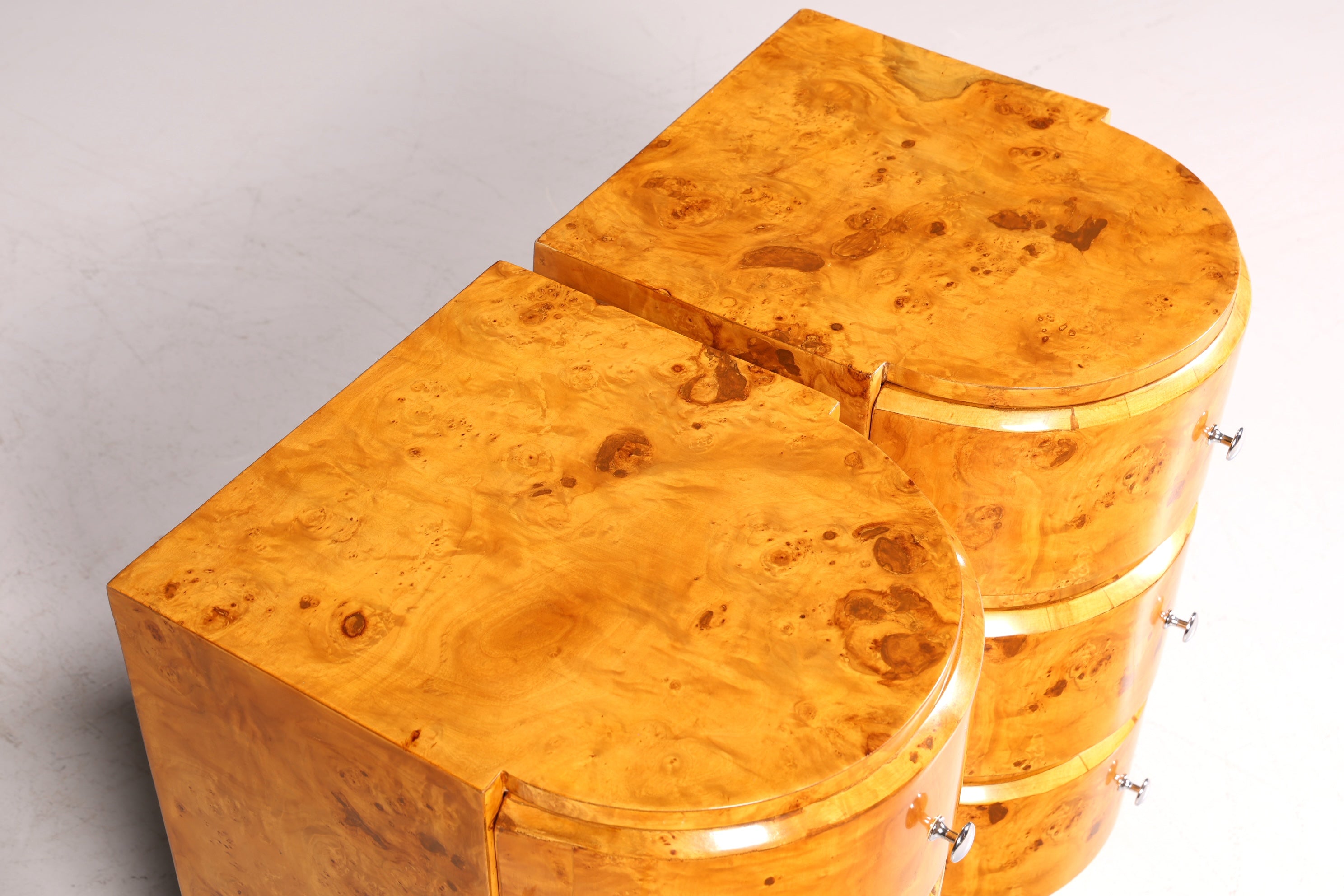 Zwei Exquisite Art Deco Stil Kommoden Schubladenkommoden - Einzigartige Möbelstücke für jeden Raum