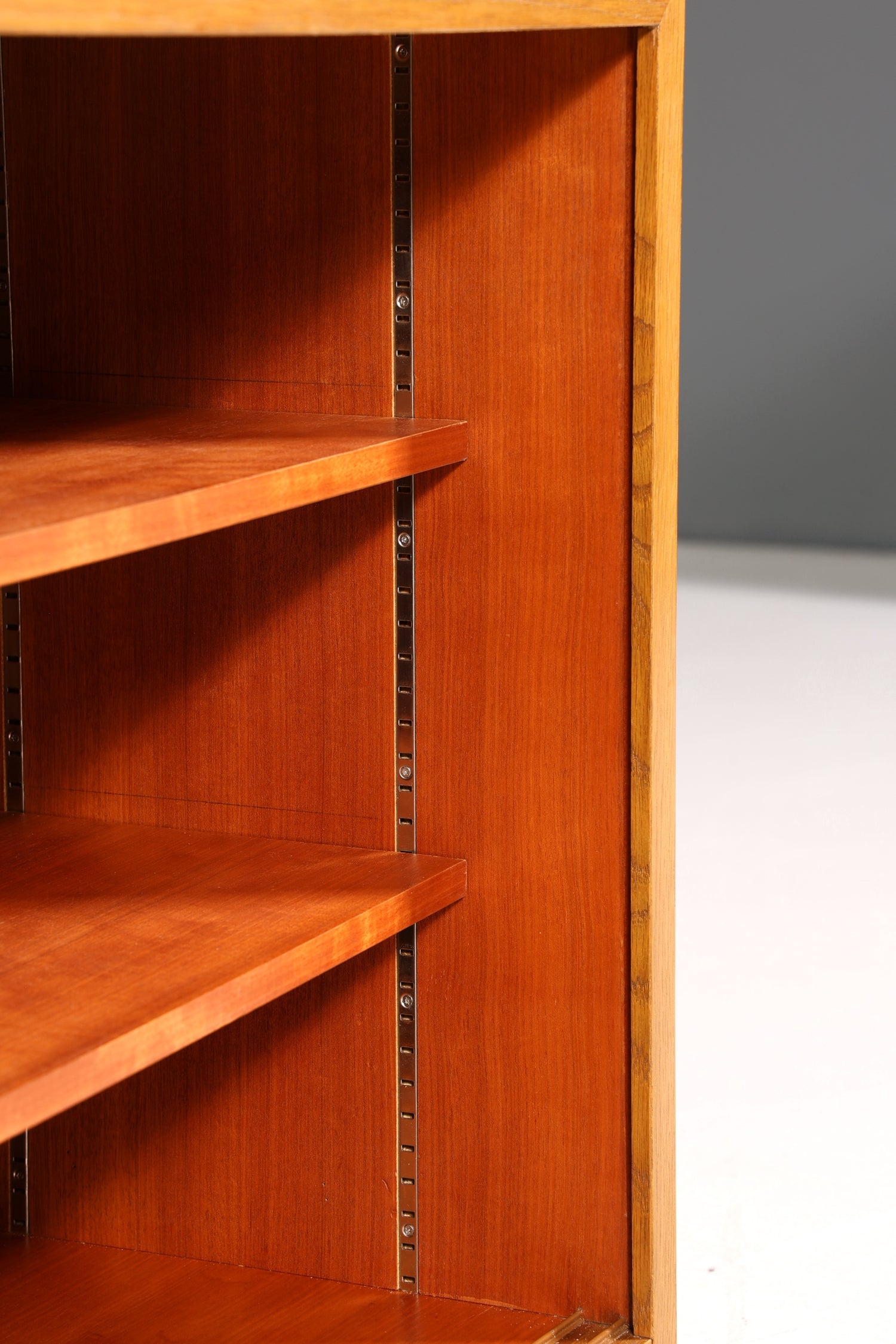 Wunderschöne Mid Century Kommode Vintage Schiebetür WB Schrank 60er Jahre 3 von 4