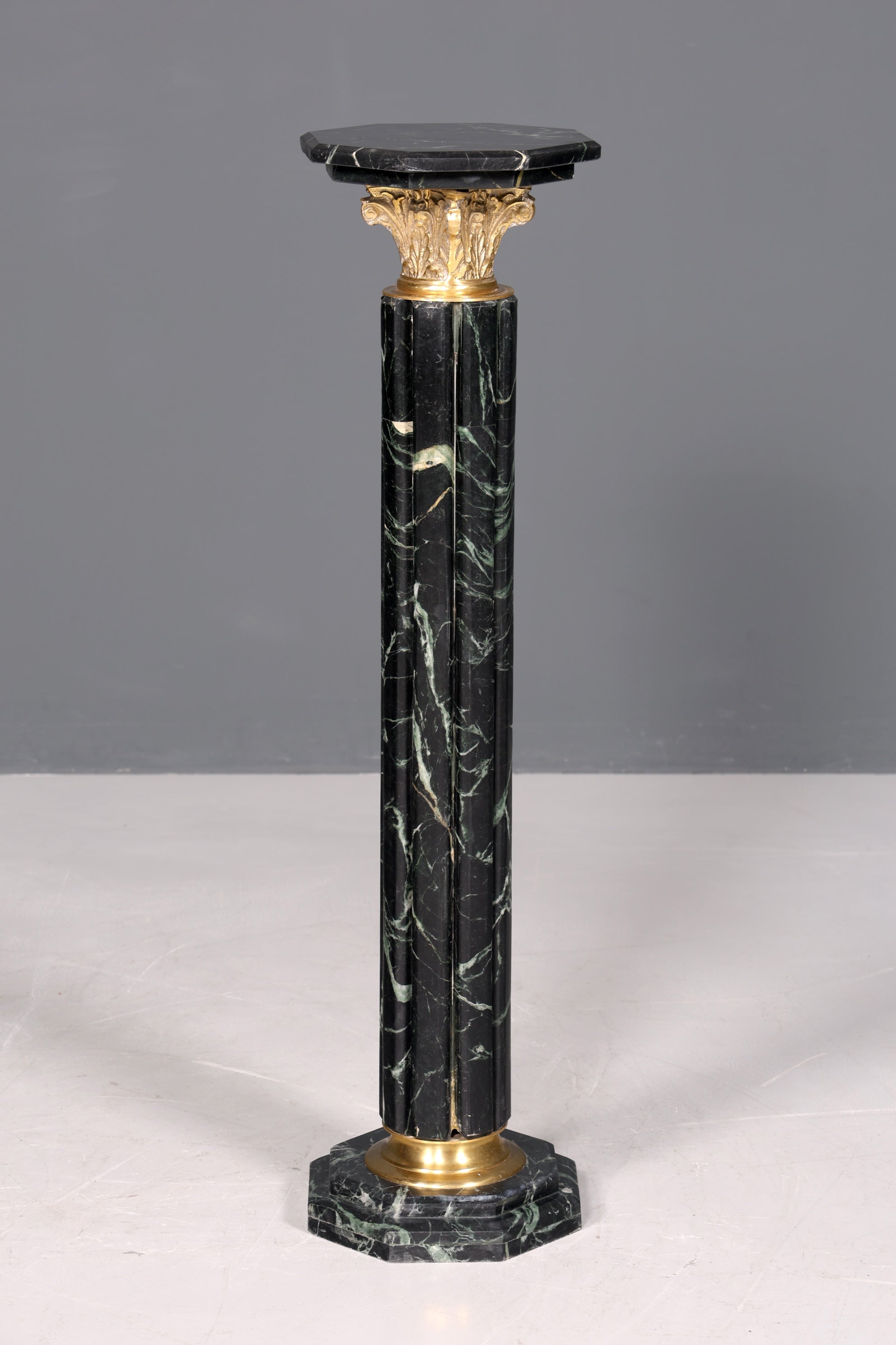 Wunderschöne Barock Stil Säule Louis XV Marmor Blumensäule Naturstein grün Sockel Ablage