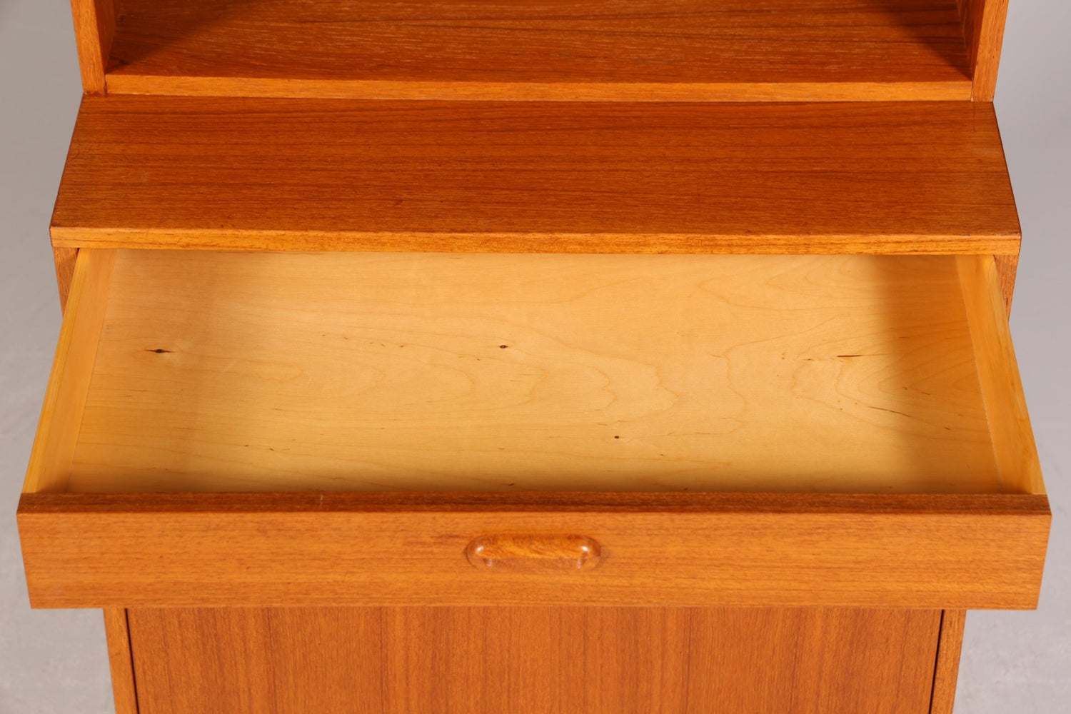 Schlichtes Mid Century Regal Vintage Schrank Retro Bücherregal 60s Buchablage