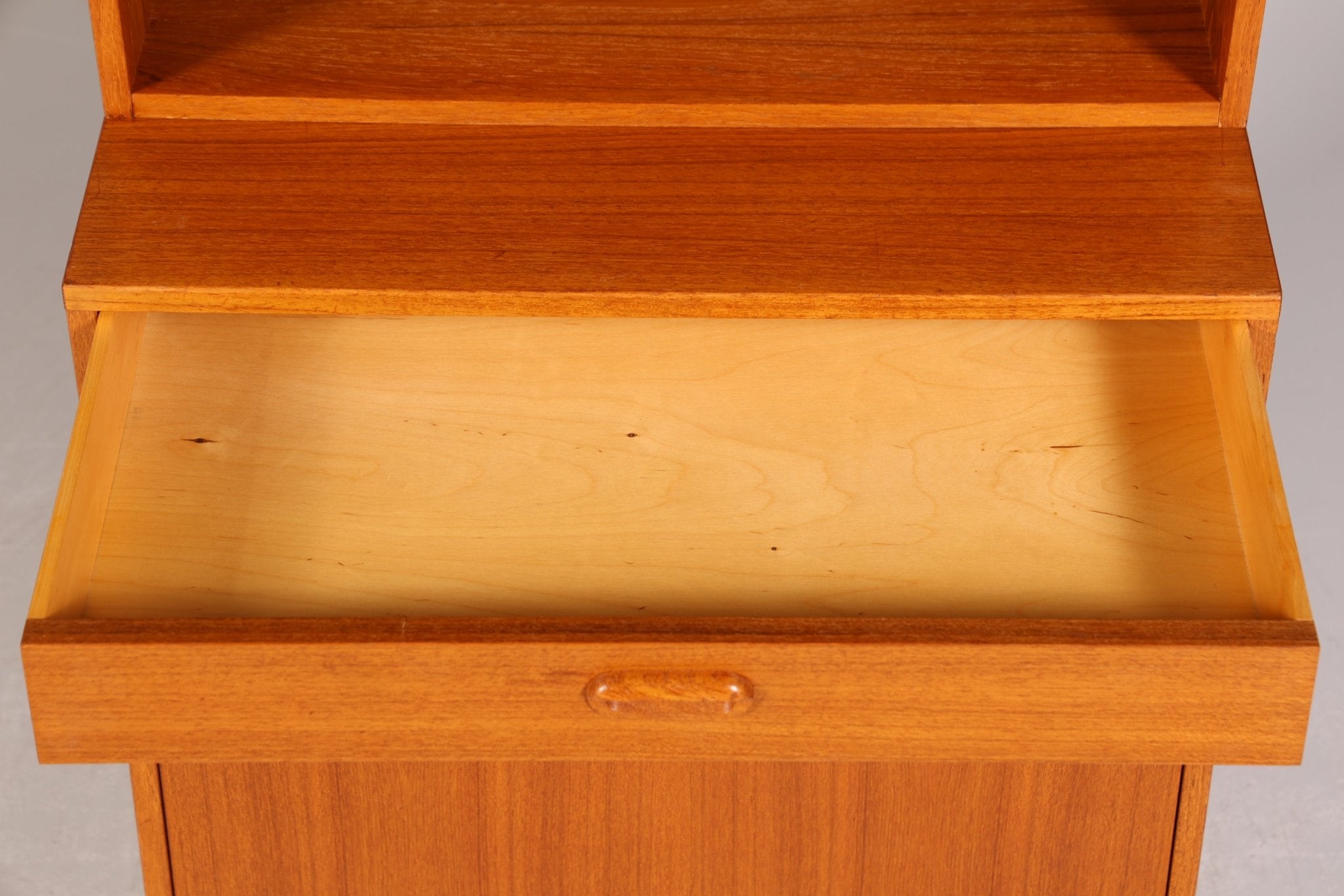 Schlichtes Mid Century Regal Vintage Schrank Retro Bücherregal 60s Buchablage