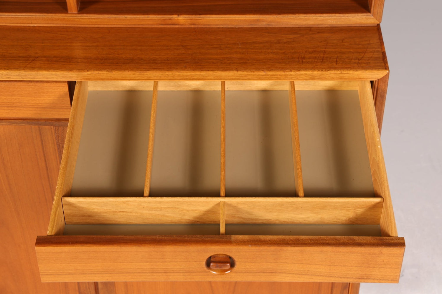 Wunderschönes Mid Century Regal Made in Denmark echt Holz Schrank Danish Design Retro Kommode Vintage Bücherregal 60er Jahre 1 von 2